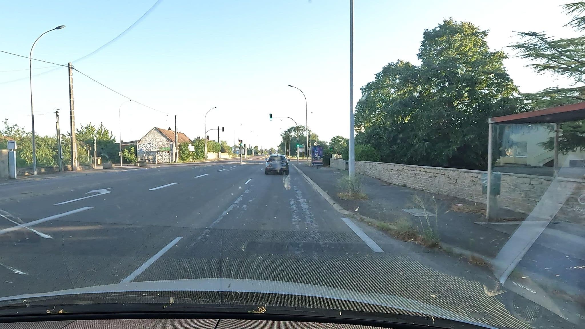 Street view near Hôtel balladins Dijon/Marsannay, Perrigny-lès-Dijon — © vinisa (CC BY-SA · Mapillary)