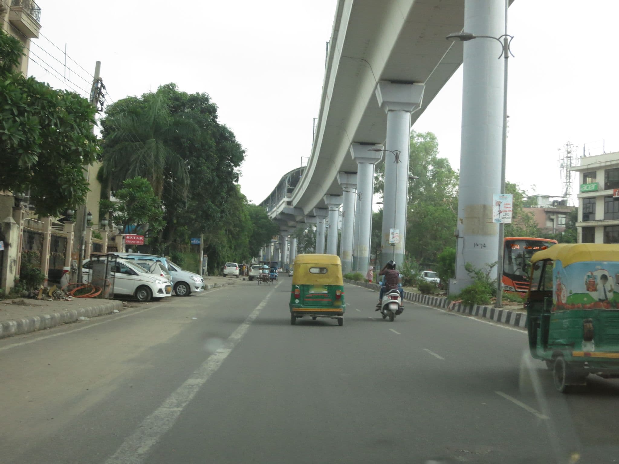 Street view near Star Grand Villa Hotel New Delhi, Kotla Mahigiran — © lto (CC BY-SA · Mapillary)