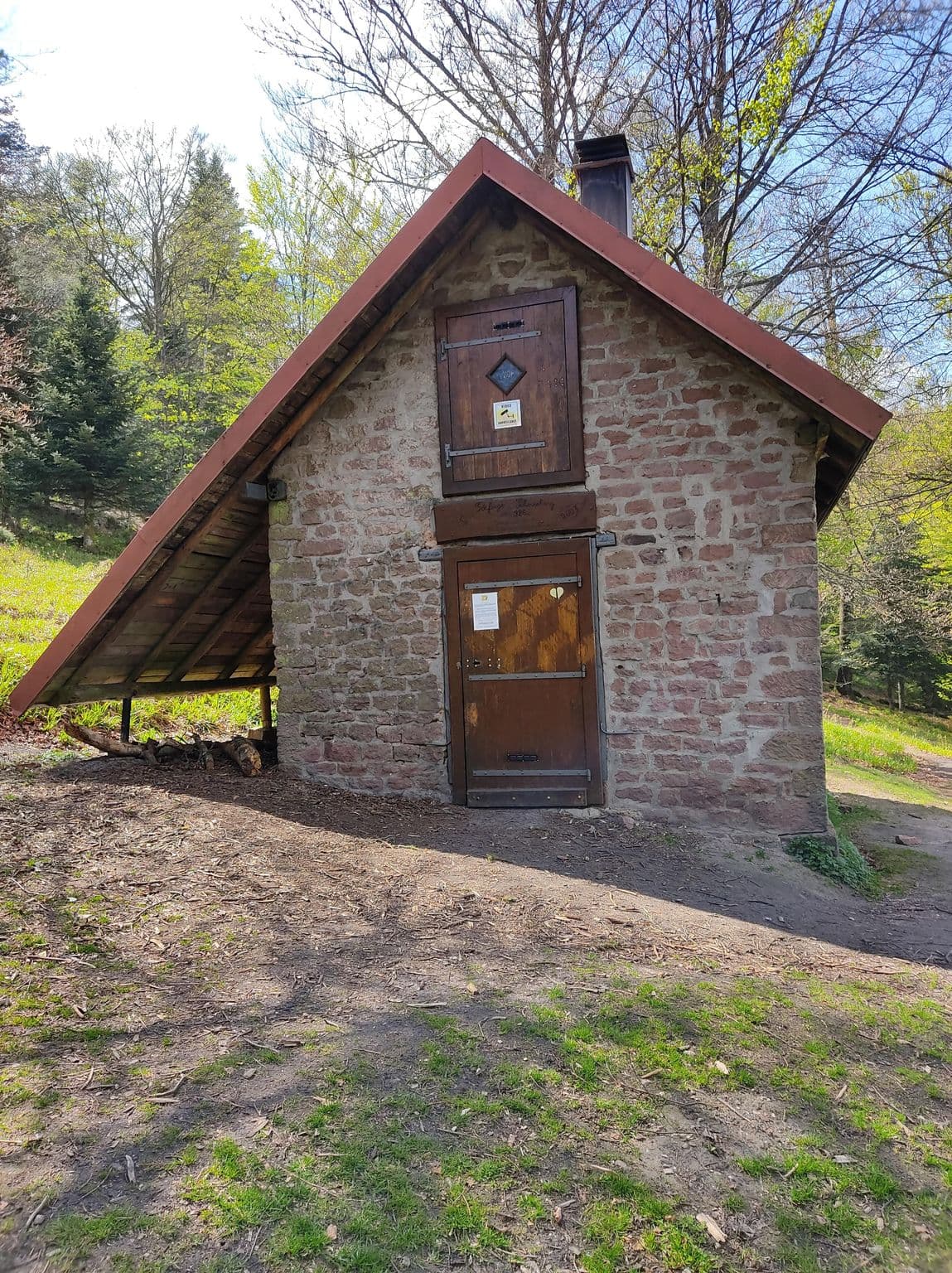 Street view near Refuge du Schneeberg, Wangenbourg-Engenthal — © oongiw (CC BY-SA · Mapillary)