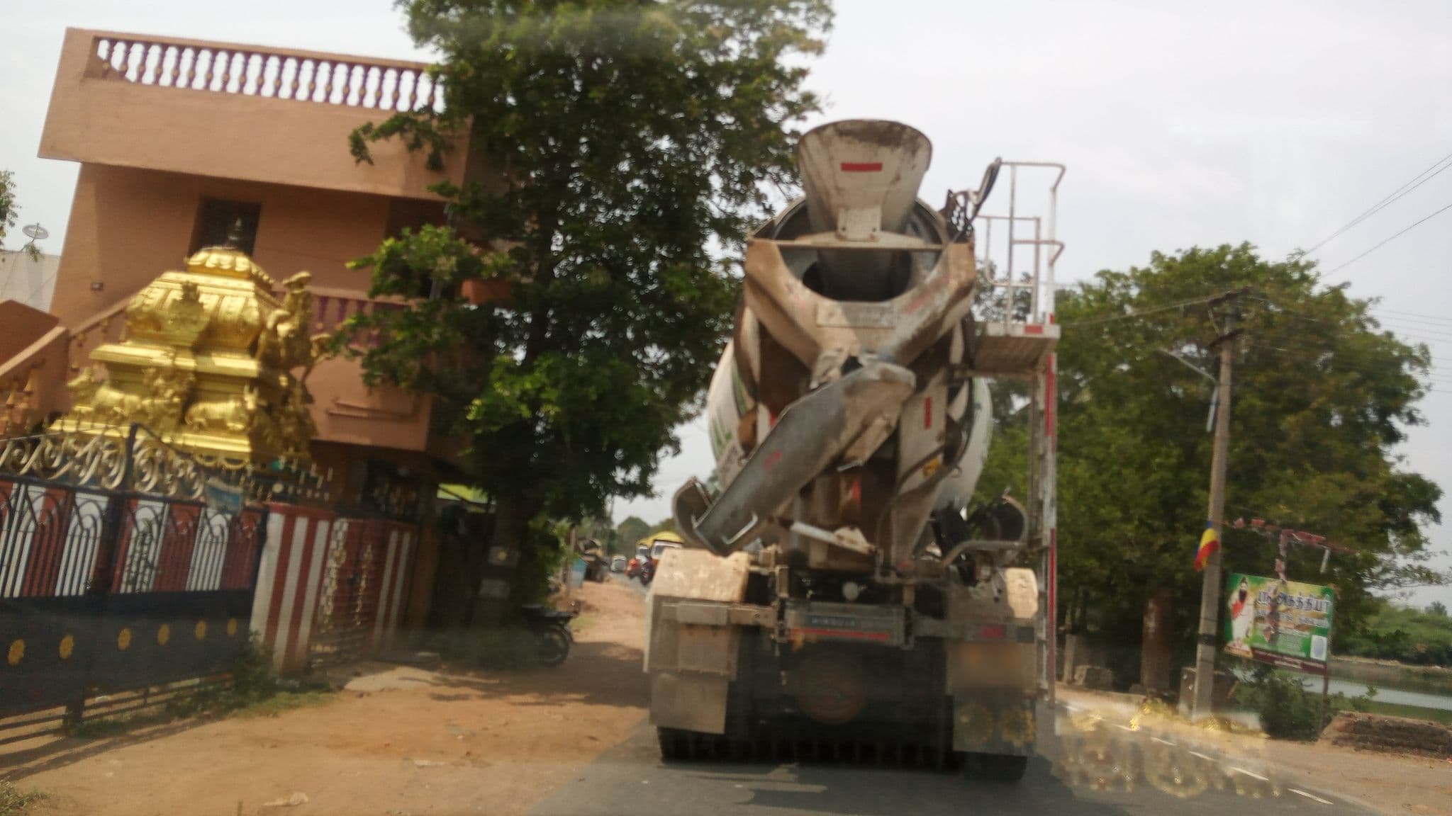 Street view near Madhanam Inn, Perumpāndi — © pradeepbv (CC BY-SA · Mapillary)