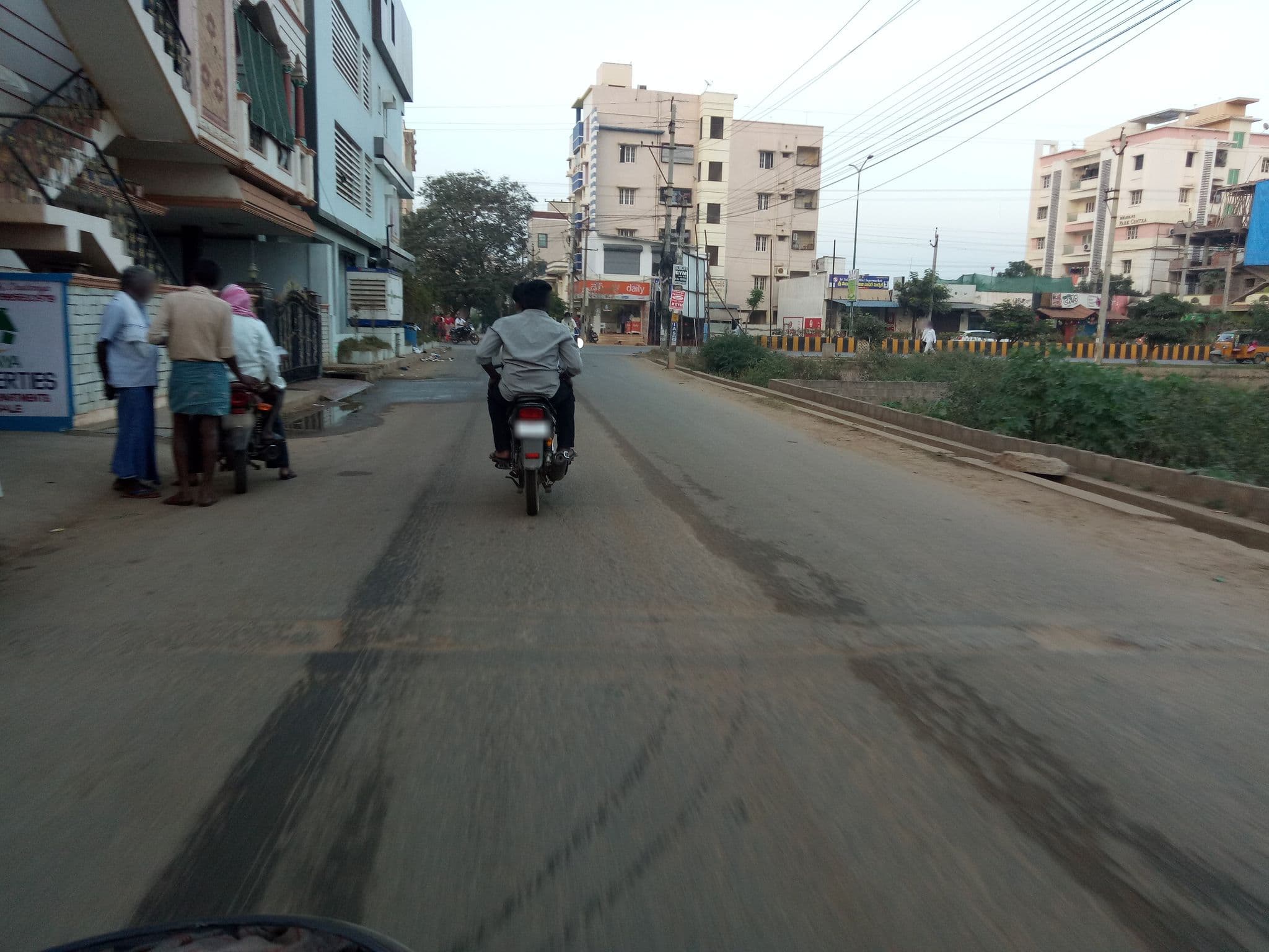 Street view near Bhavani Guest Inn, Nellore — © karishmashaik08 (CC BY-SA · Mapillary)