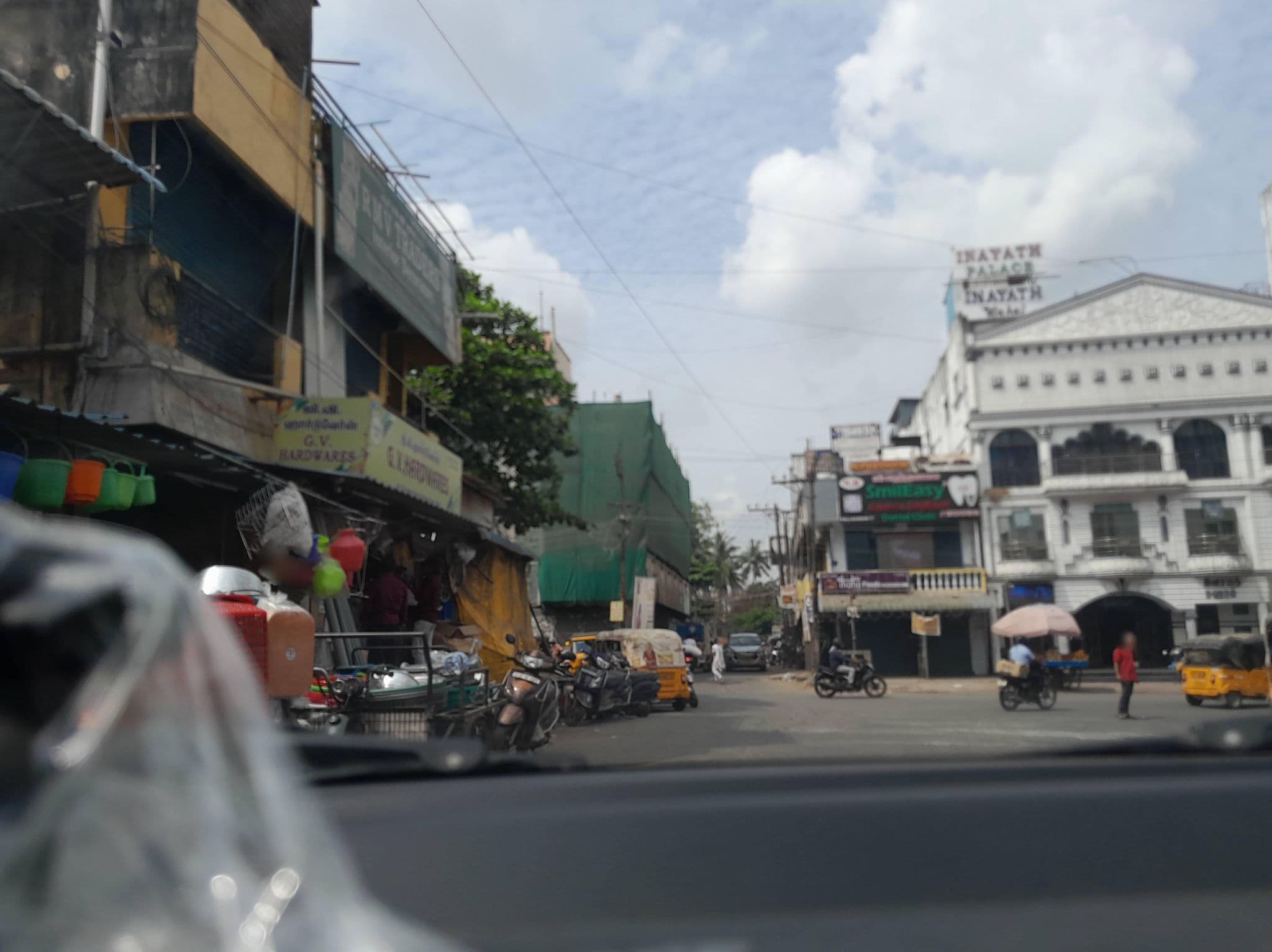 Street view near Azeez Avenue, Pallāvaram — © jegadeeshcumta (CC BY-SA · Mapillary)