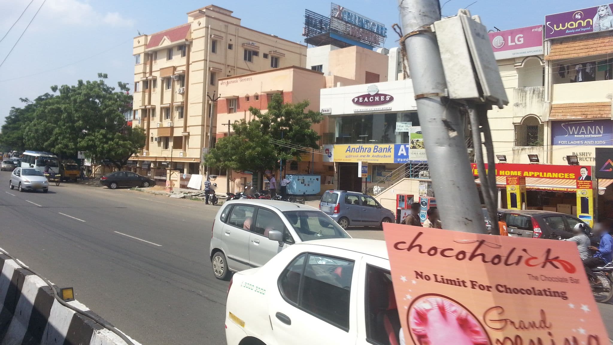 Street view near Saro Grillz, Alandur — © vignesh (CC BY-SA · Mapillary)