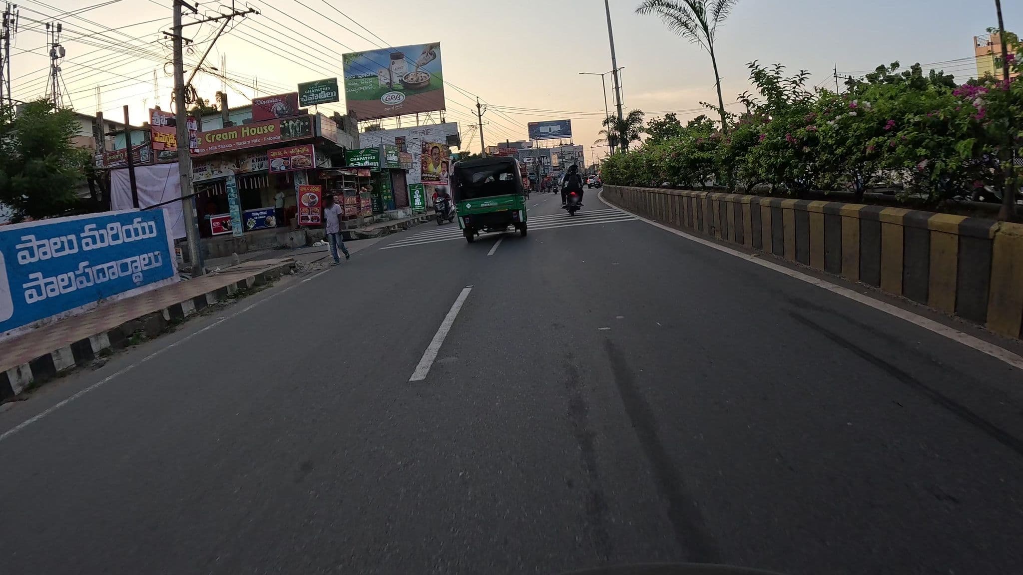 Street view near Lotus Resorts, Tādepalle — © karrthikuuuuu (CC BY-SA · Mapillary)