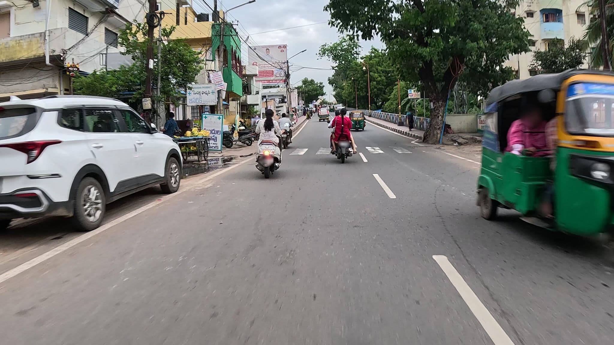 Street view near Treebo Trend C Plaza, Vijayawada — © karrthikuuuuu (CC BY-SA · Mapillary)