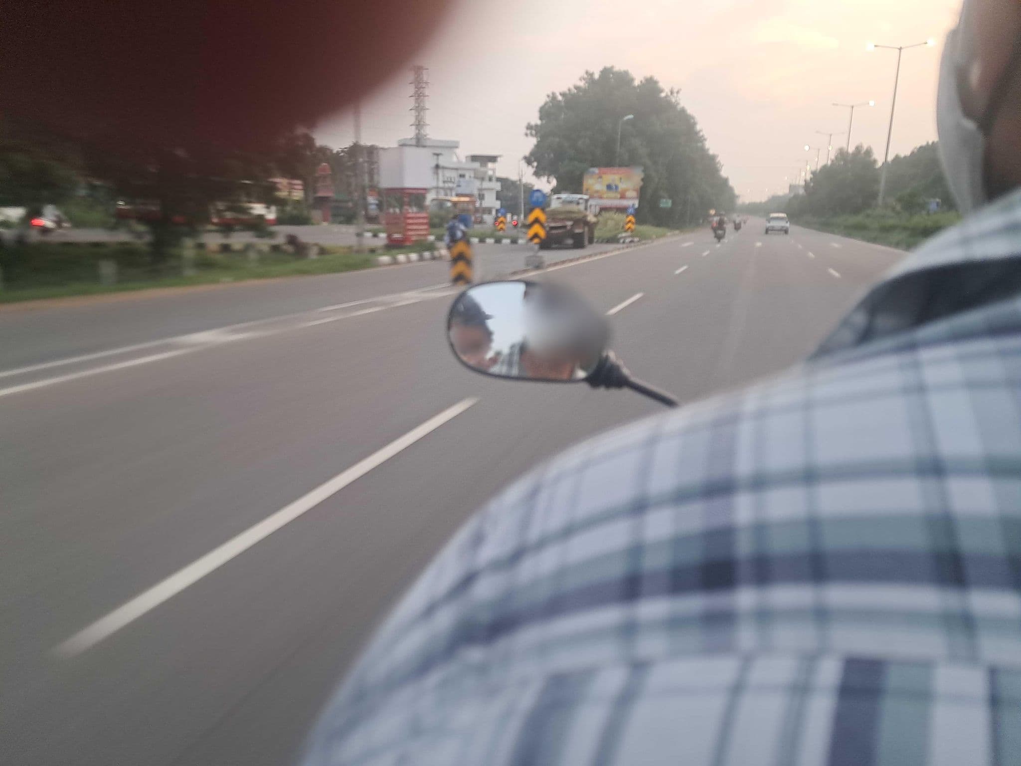 Street view near Happy Resorts & Recreations, Vaddeswaram — © Chanikya (CC BY-SA · Mapillary)
