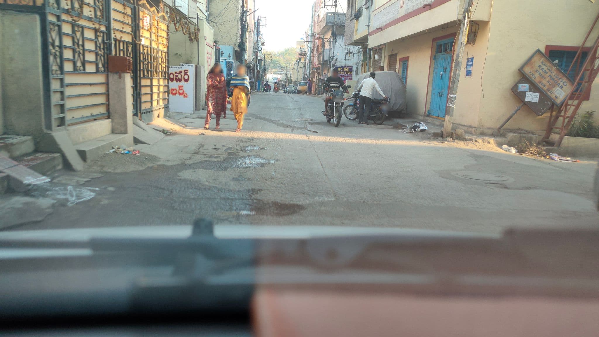 Street view near Sri Sai Nathi Tiffins, Osmania University — © victor8686 (CC BY-SA · Mapillary)