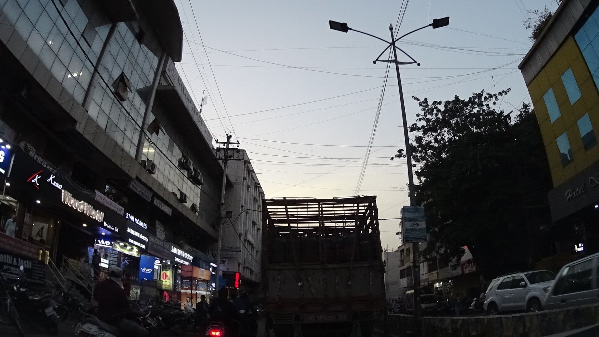Street view near Hotel Avtar, Jabalpur — © geohacker (CC BY-SA · Mapillary)