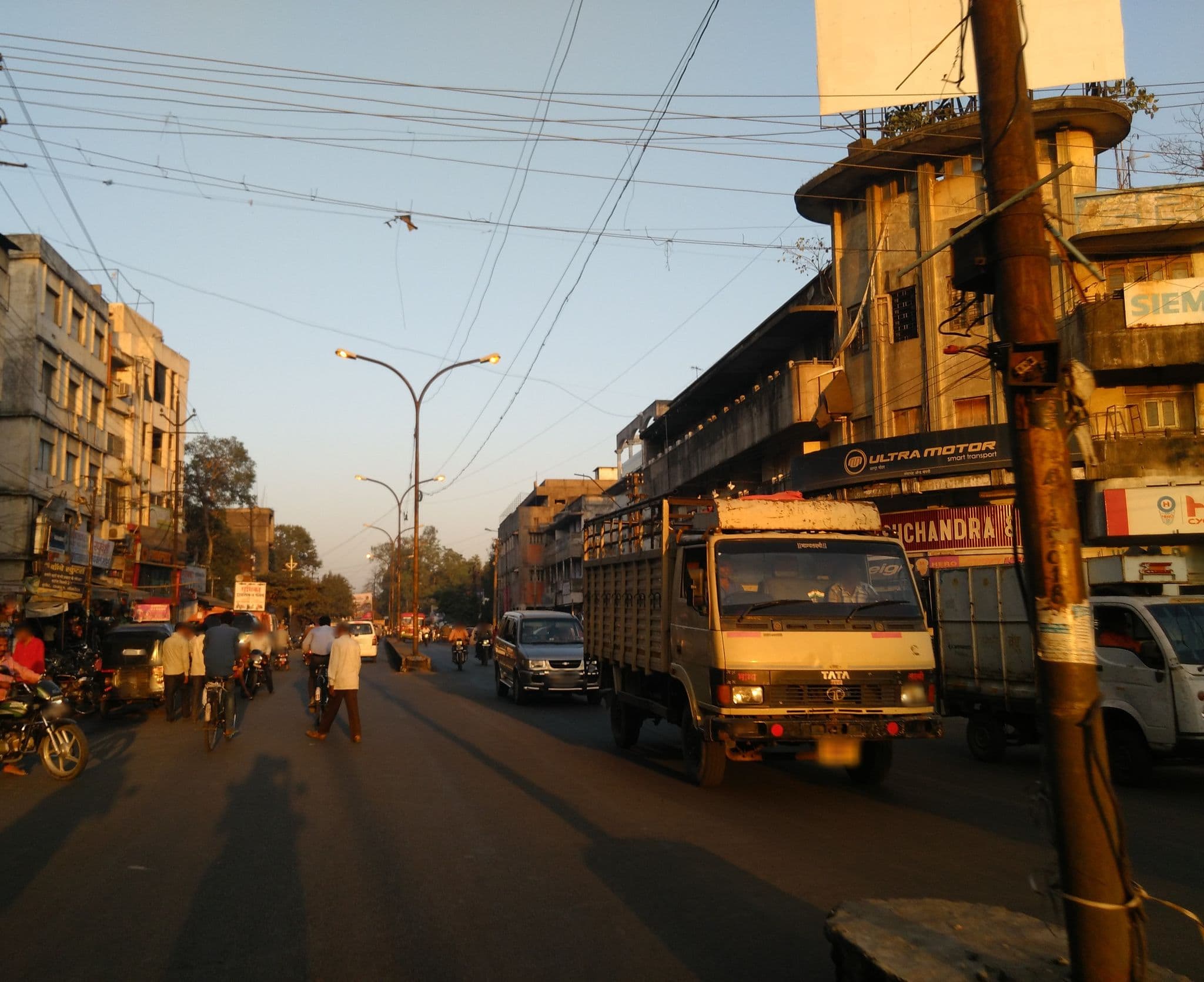 Street view near Hotel Green City, Nagpur — © xavier04 (CC BY-SA · Mapillary)