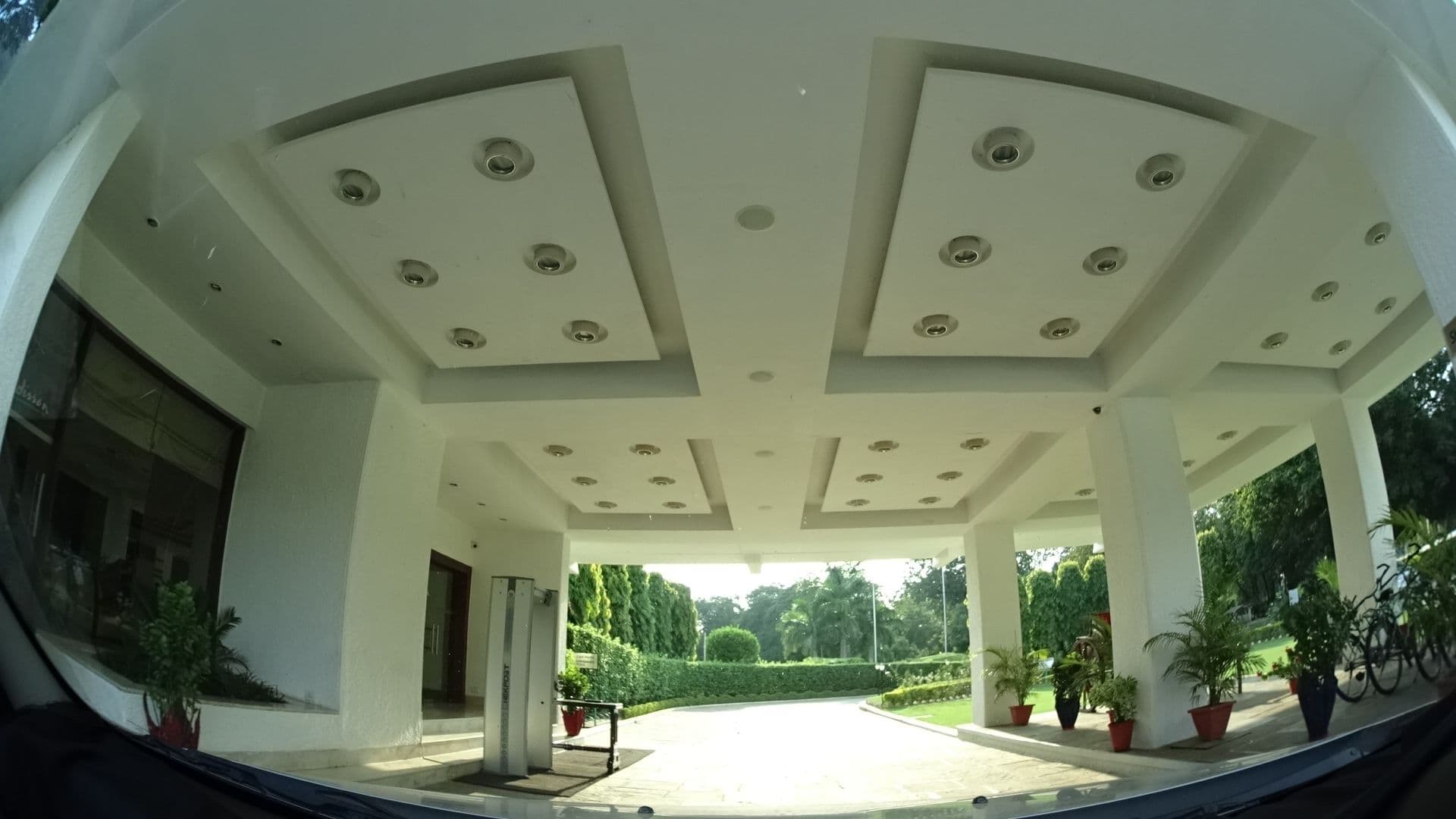 Street view near Holiday Inn, Khajuraho Group of Monuments — © geohacker (CC BY-SA · Mapillary)