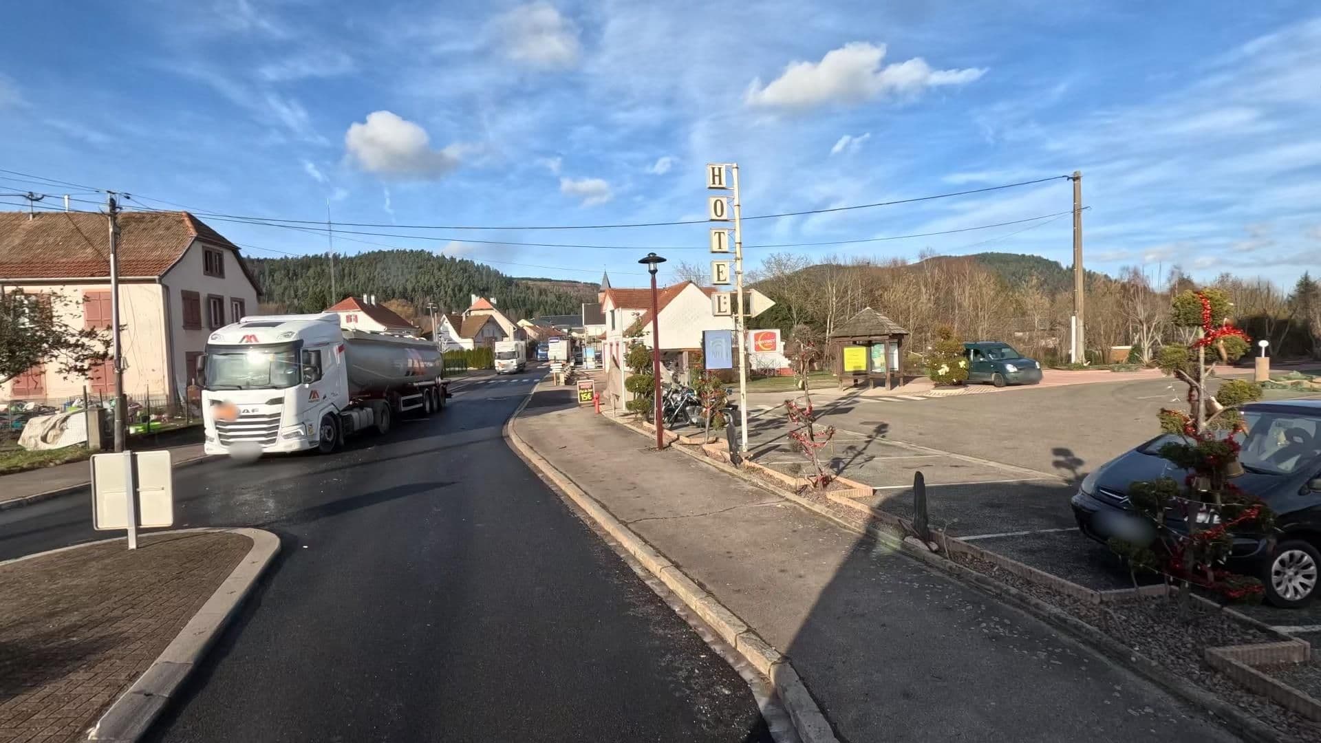 Street view near Hôtel Restaurant L’Orée des Roches, Senones — © bct (CC BY-SA · Mapillary)