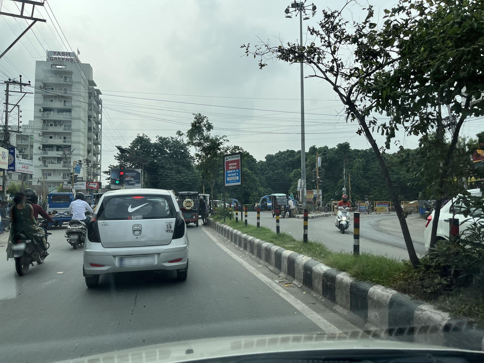 Street view near Golden Oyster, Clement Town — © lakshyajeet (CC BY-SA · Mapillary)