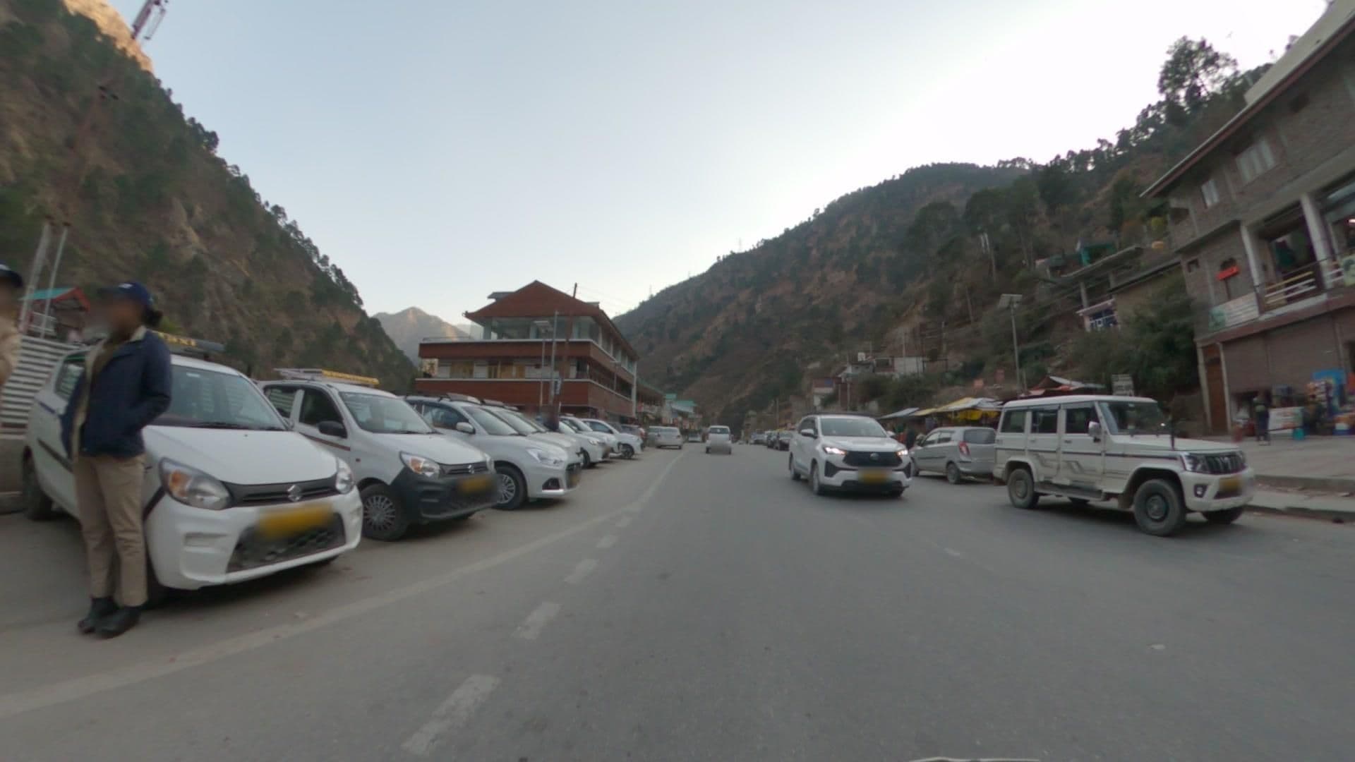 Street view near Doli Guest House, Bhuntar — © Gannu03 (CC BY-SA · Mapillary)