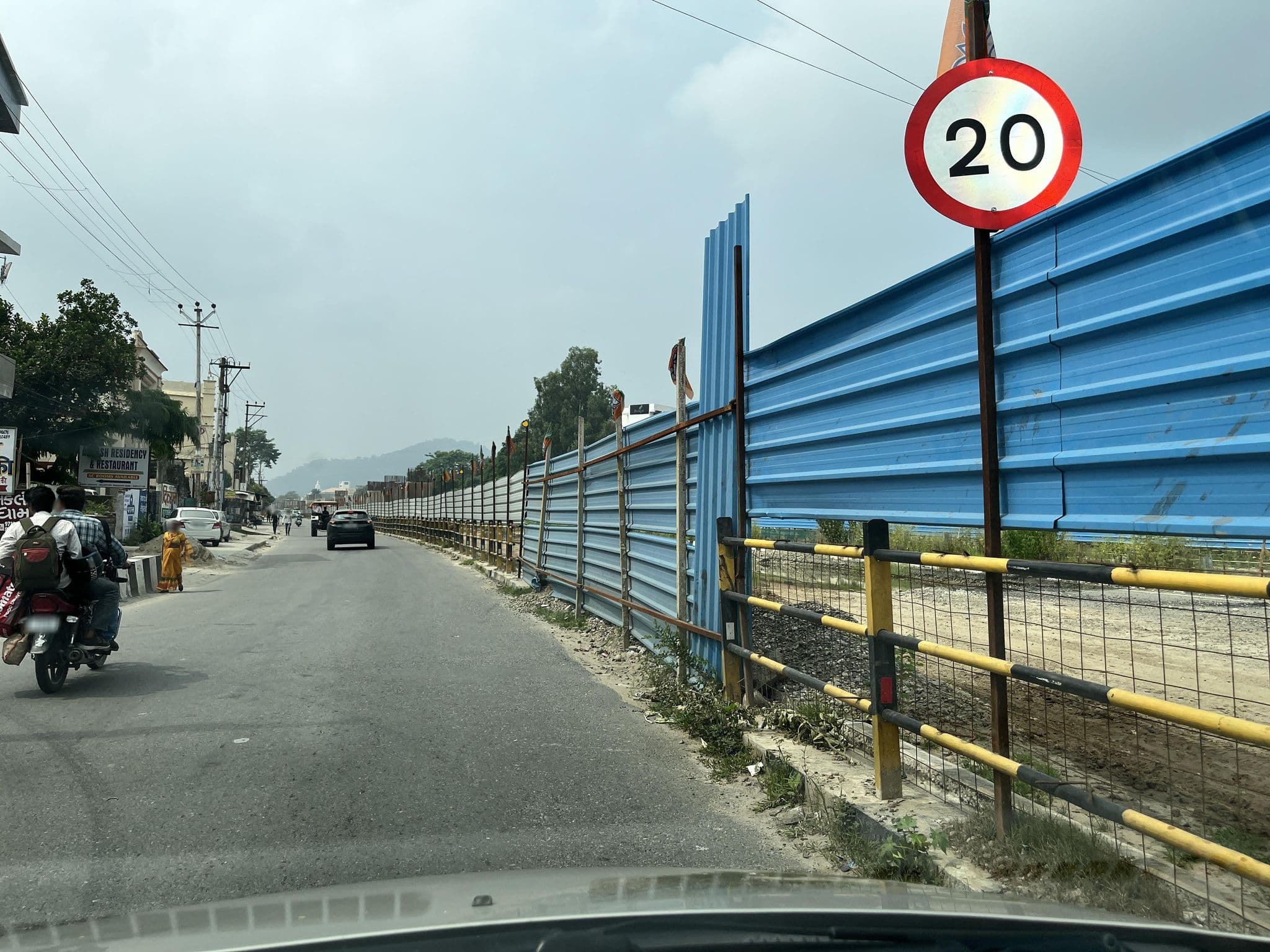 Street view near OYO 4798 Hotel Periwal Premium, Rāīwāla Bara — © lakshyajeet (CC BY-SA · Mapillary)