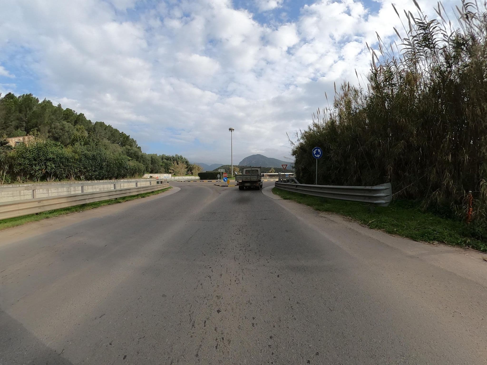 Street view near En Ville Bed And Breakfast, Gonnesa — © joostjakob (CC BY-SA · Mapillary)