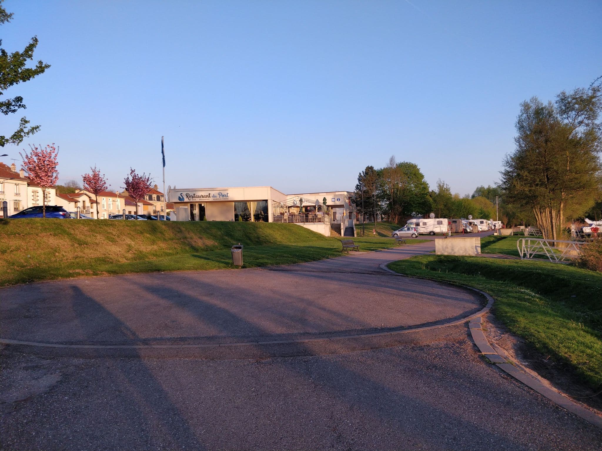 Street view near Port de plaisance Michel Roth, Pont-à-Mousson — © raymond (CC BY-SA · Mapillary)