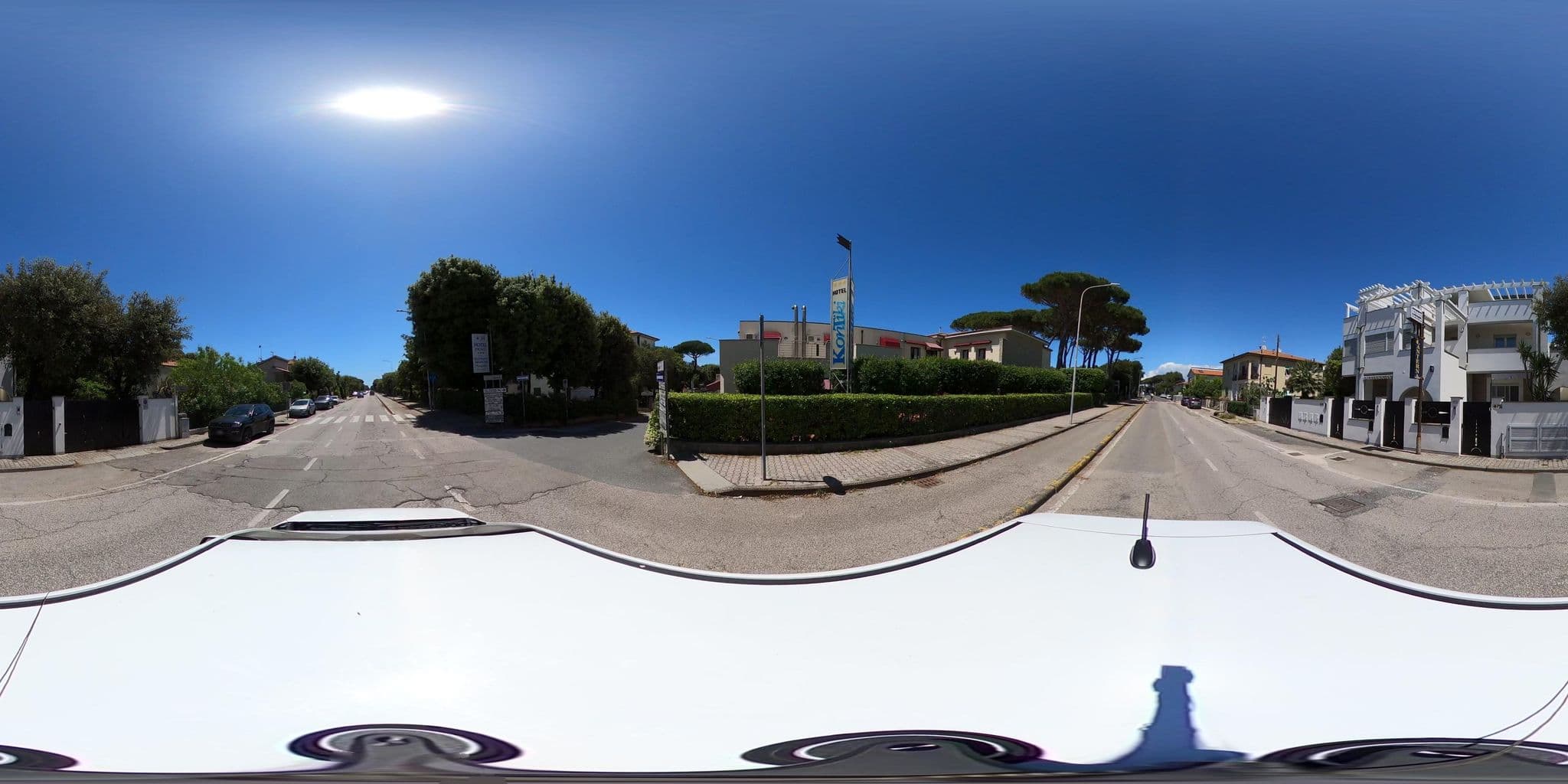 Street view near Pensione Ristorante L'etrusco, San Vincenzo — © momix (CC BY-SA · Mapillary)