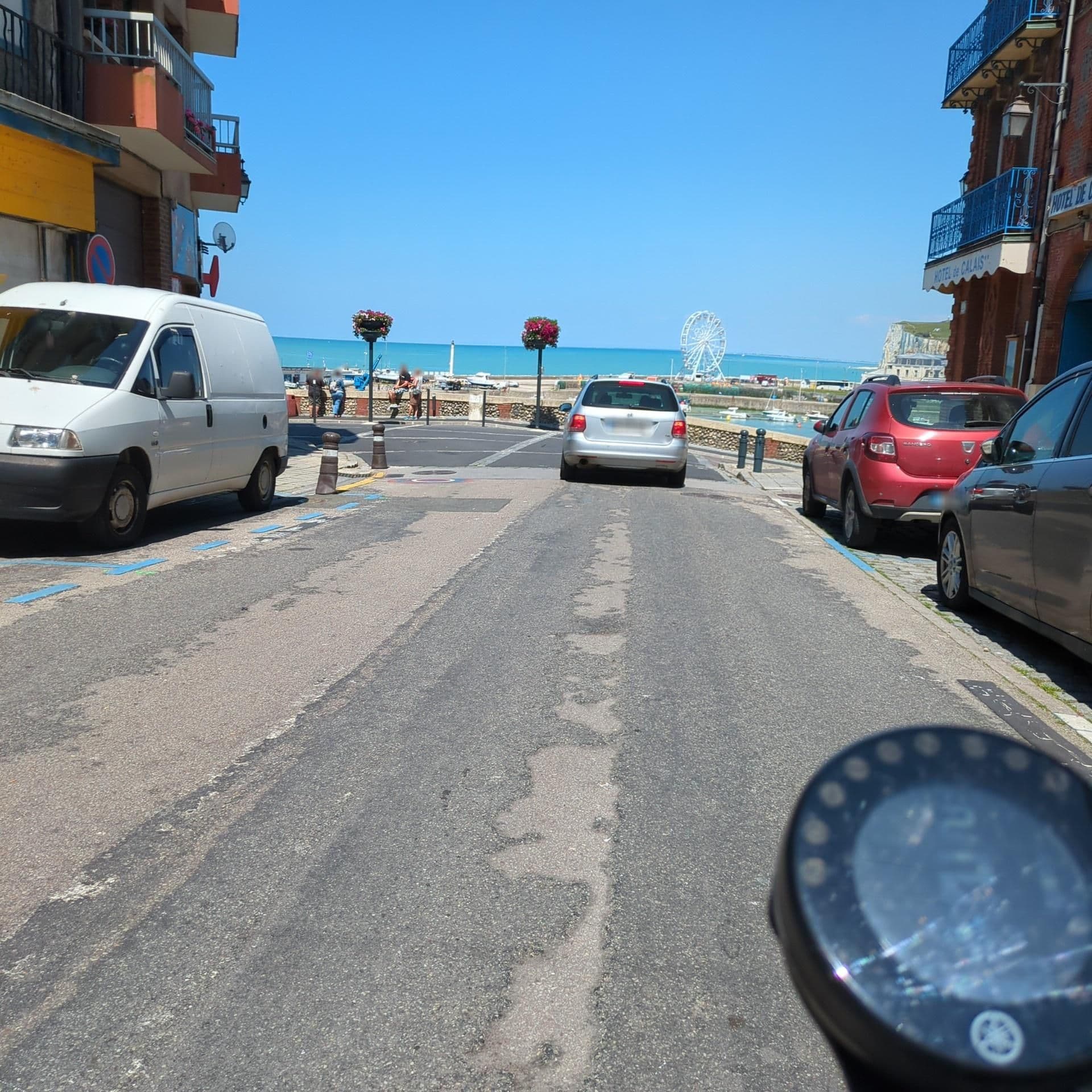 Street view near Hôtel de Calais, Le Tréport — © didier2020 (CC BY-SA · Mapillary)
