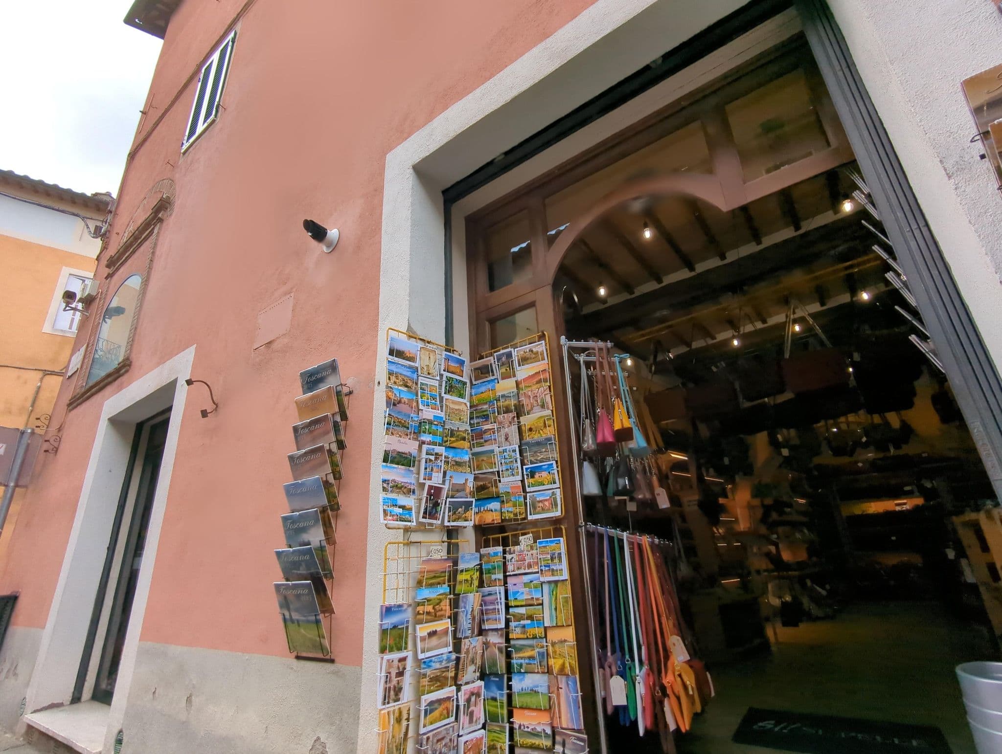 Street view near Palazzina Cesira, Montalcino — © ente (CC BY-SA · Mapillary)