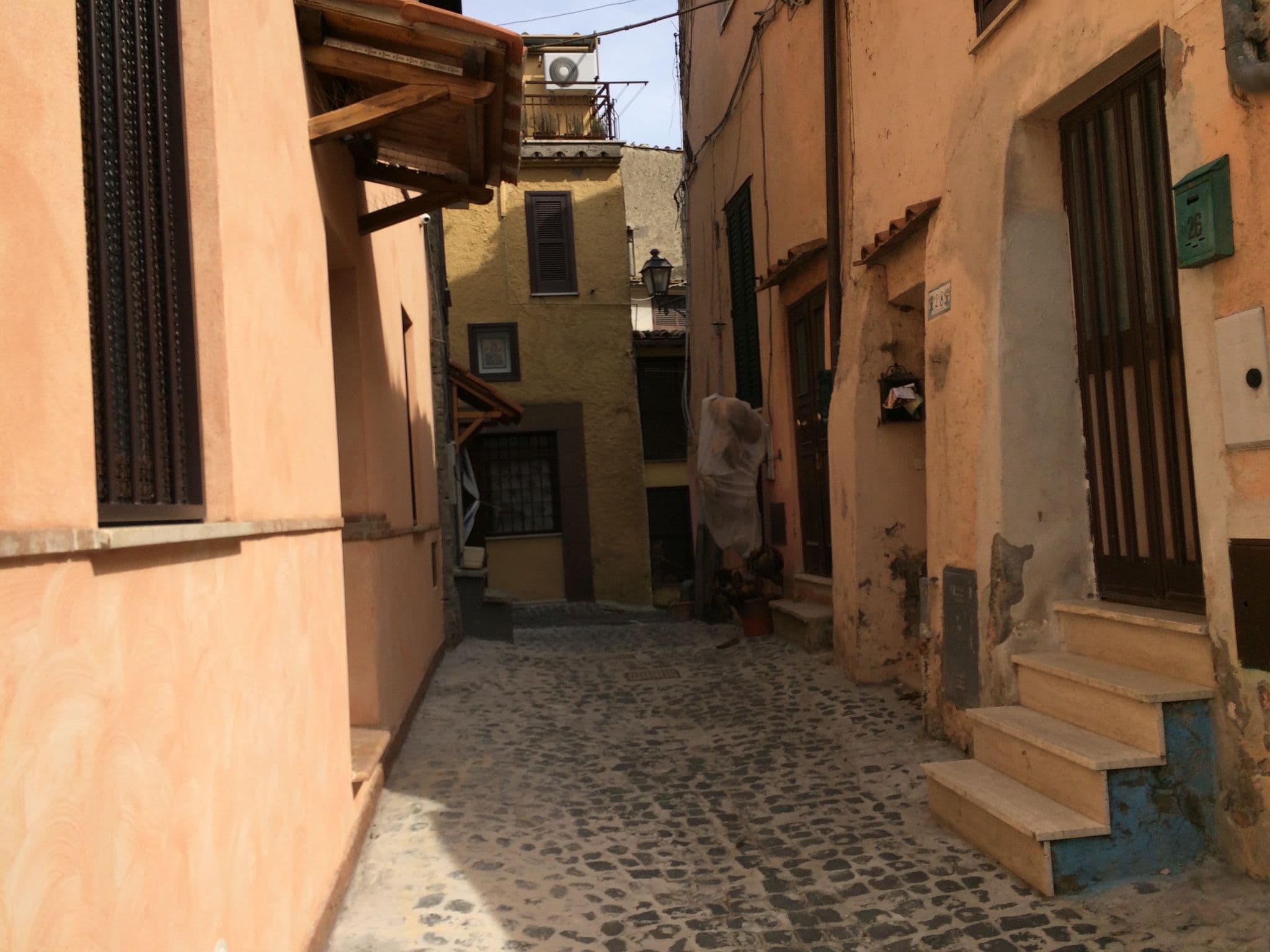 Street view near Centro e Spiaggia ambra, Anguillara Sabazia — © archeorosati (CC BY-SA · Mapillary)