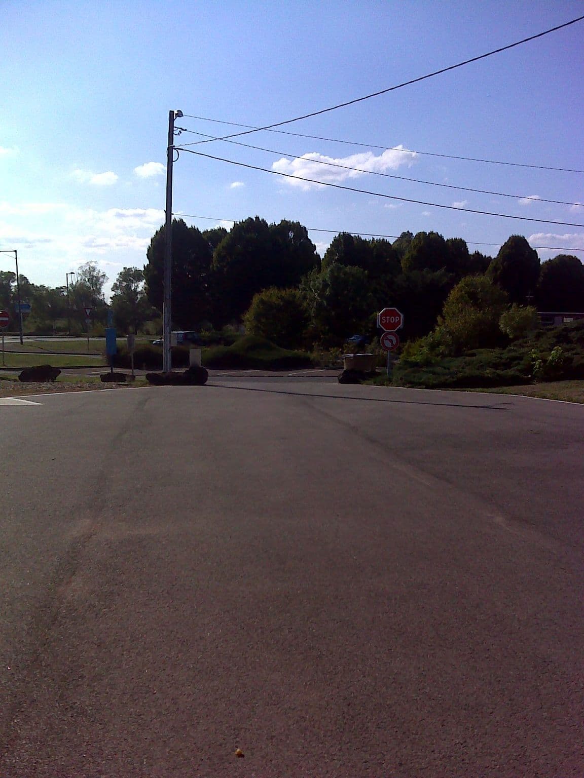 Street view near Aire de camping-car Pougues-les-Eaux, Pougues-les-Eaux — © bernardvoyageur (CC BY-SA · Mapillary)