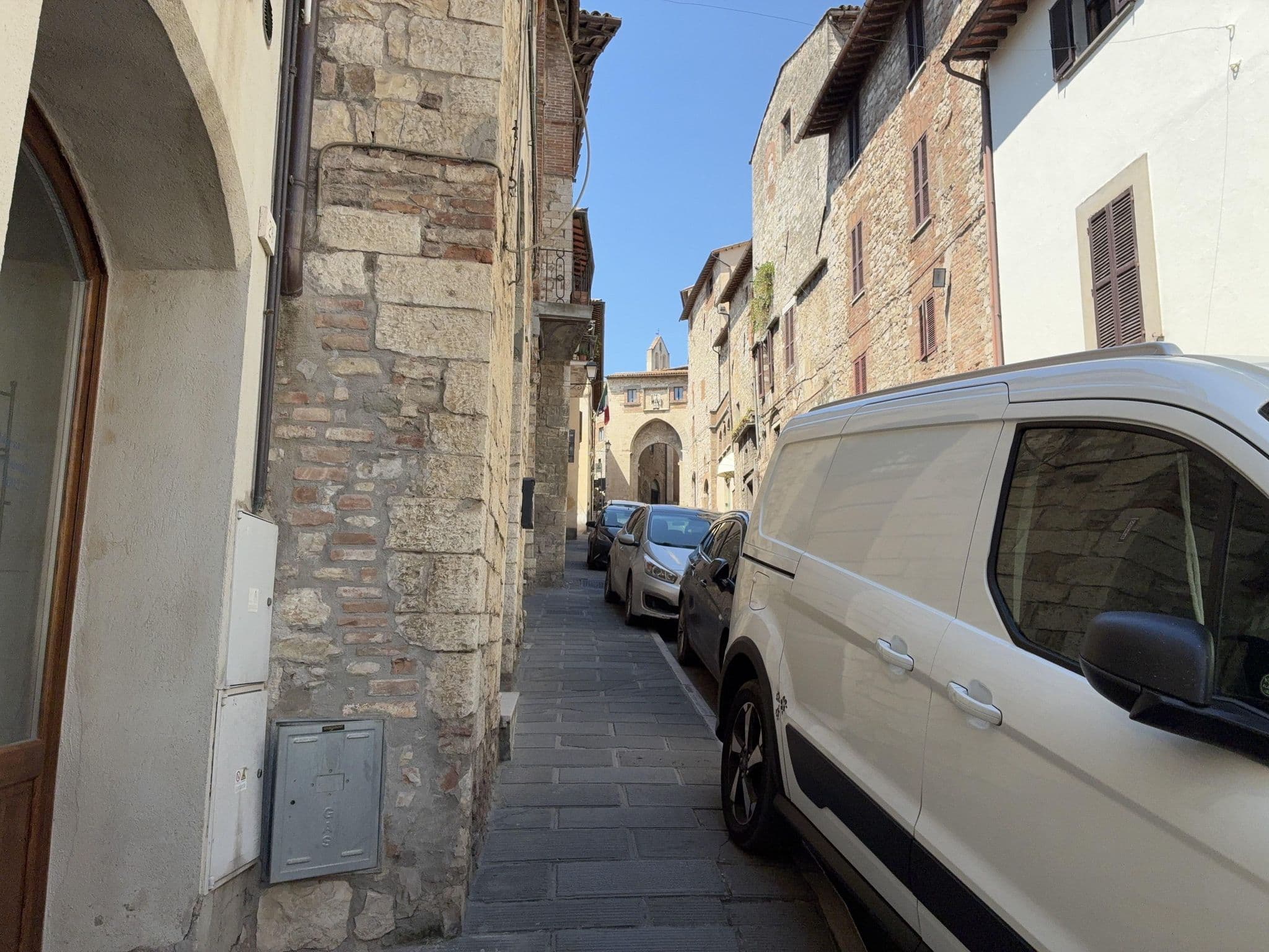 Street view near Residenza Le Peonie, Todi — © panbauletto (CC BY-SA · Mapillary)