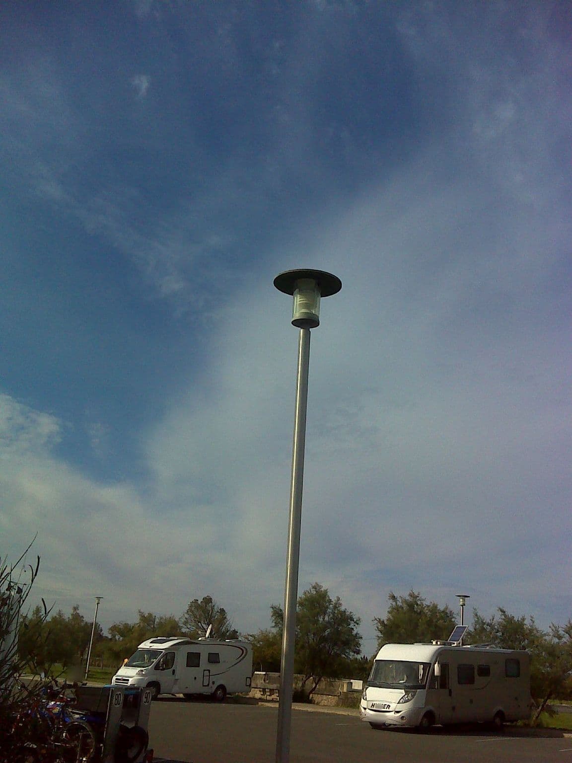 Street view near Parking La Cité de l'Huître, Marennes — © bernardvoyageur (CC BY-SA · Mapillary)