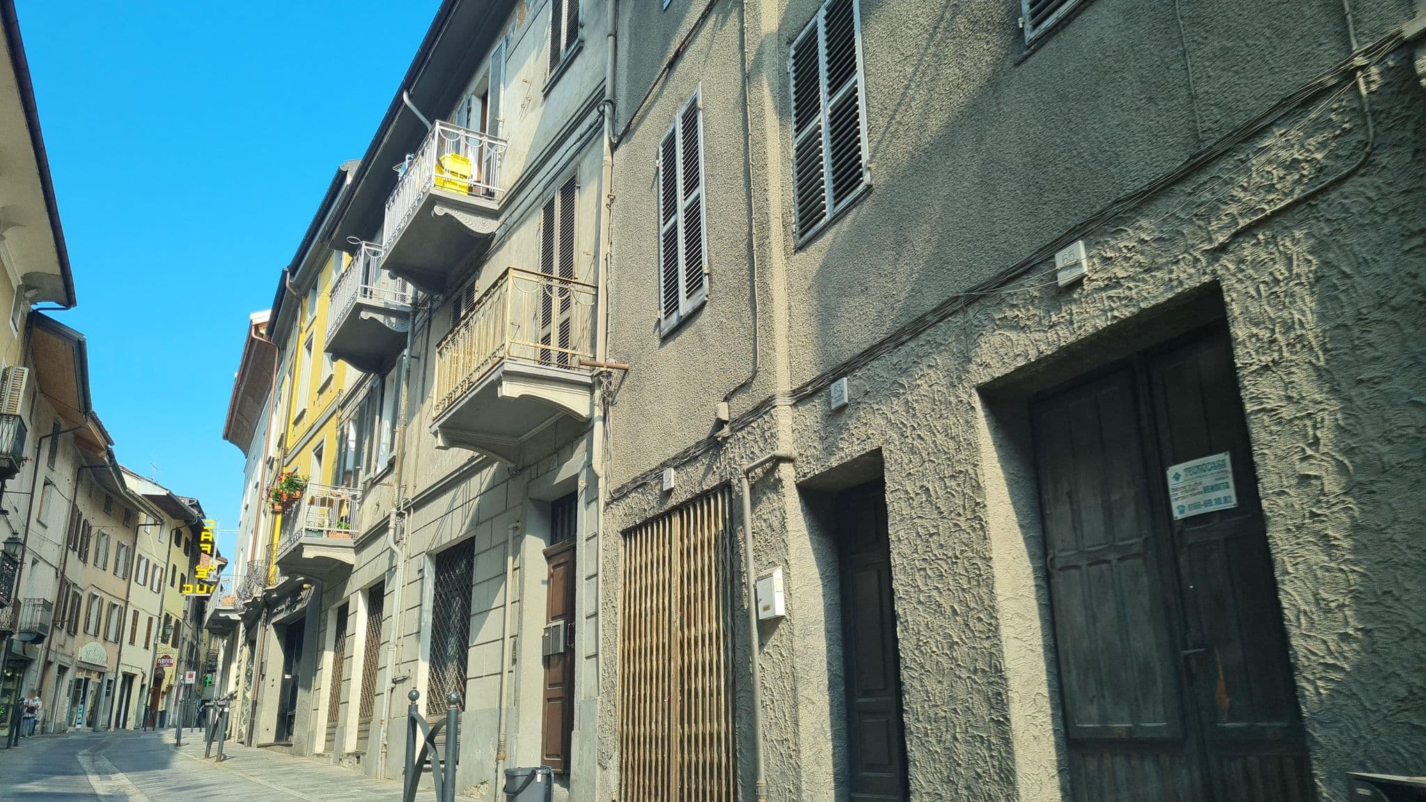 Street view near Dufour Luciana, Chatillon — © laniuscollurio (CC BY-SA · Mapillary)