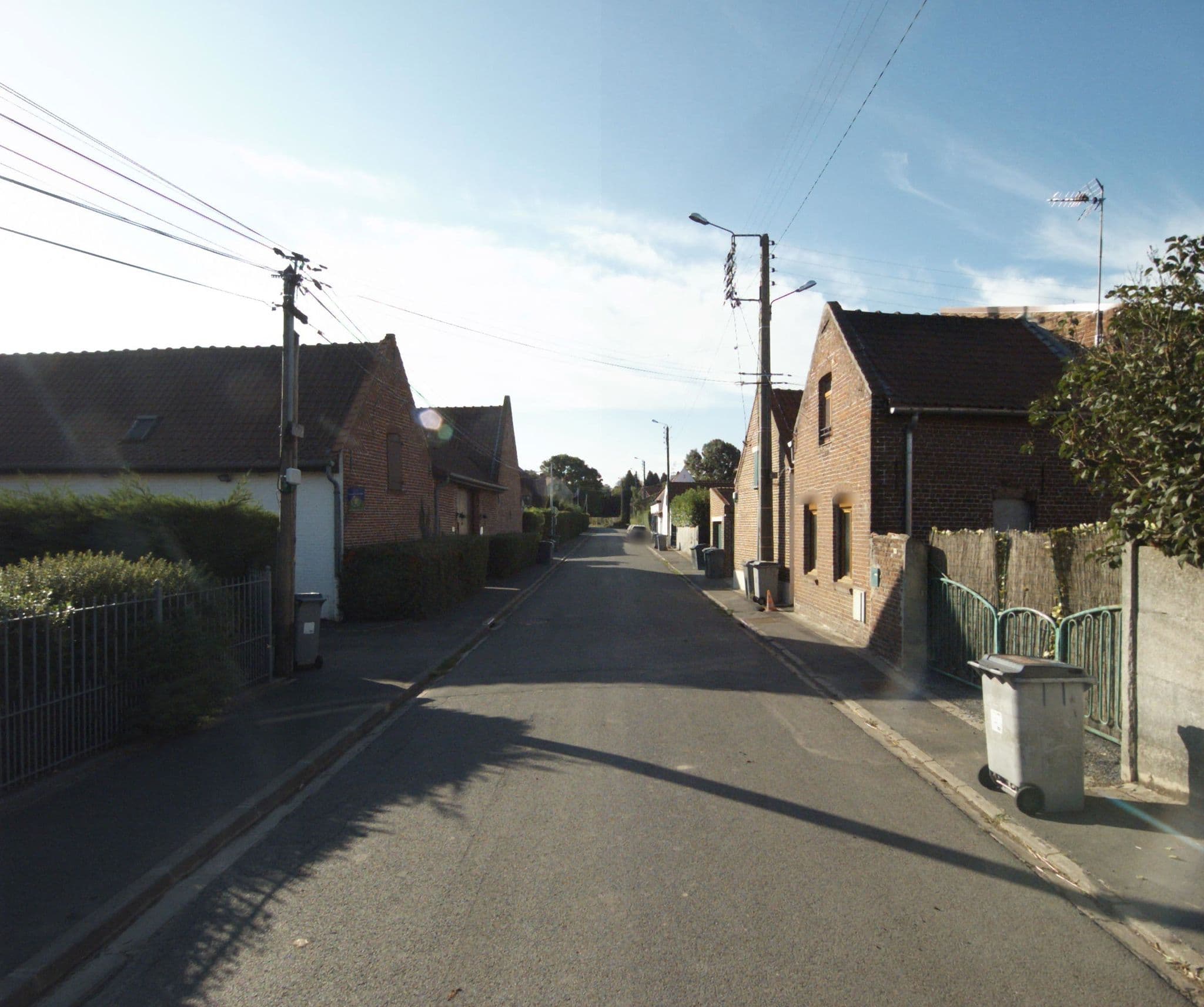 Street view near Chambre d'hôtes Ferme De La Place, Sainghin-en-Mélantois — © melimmergis (CC BY-SA · Mapillary)