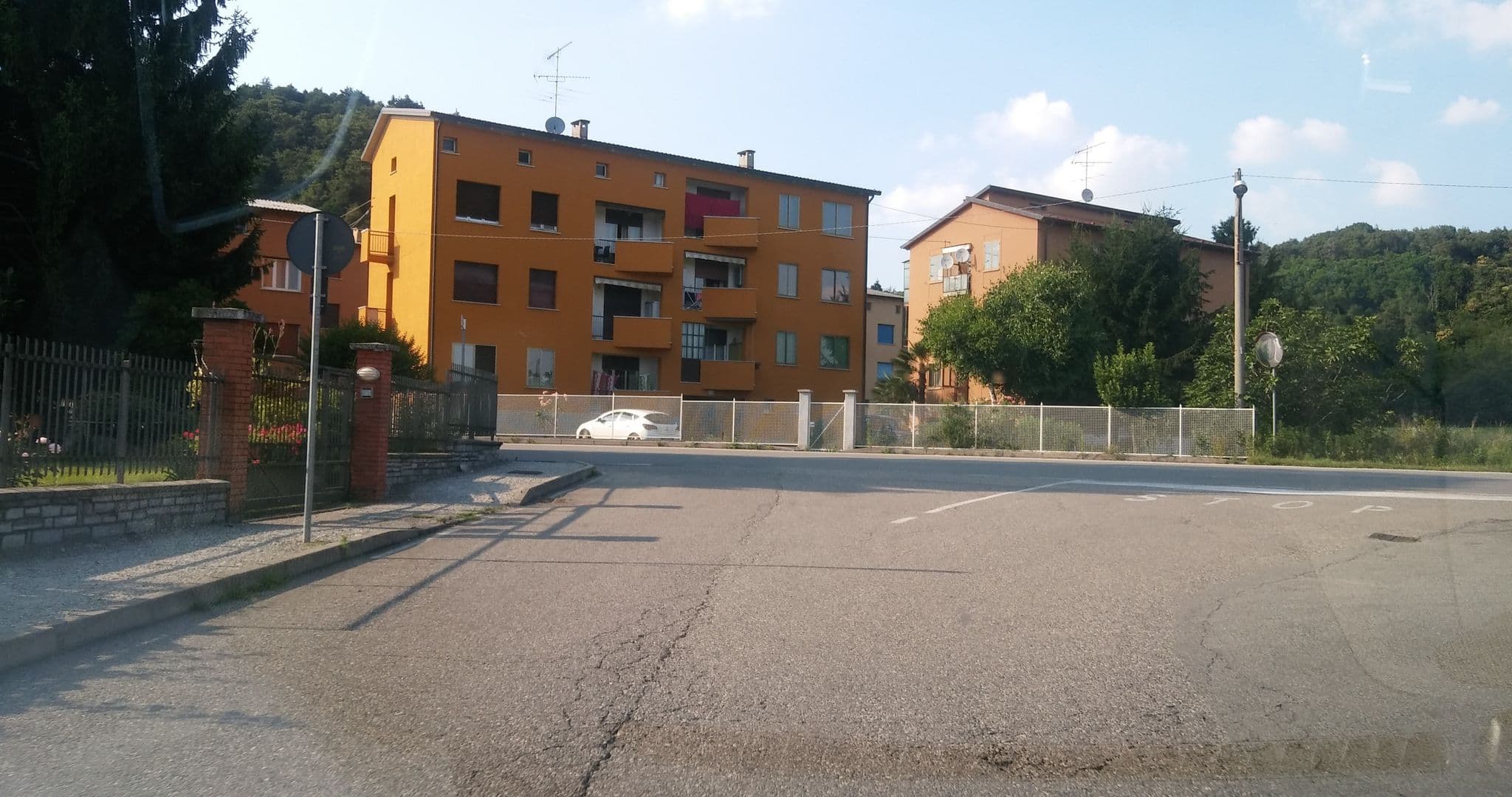 Street view near Bnbook Garden View Villa, Sesto Calende — © dgitto (CC BY-SA · Mapillary)