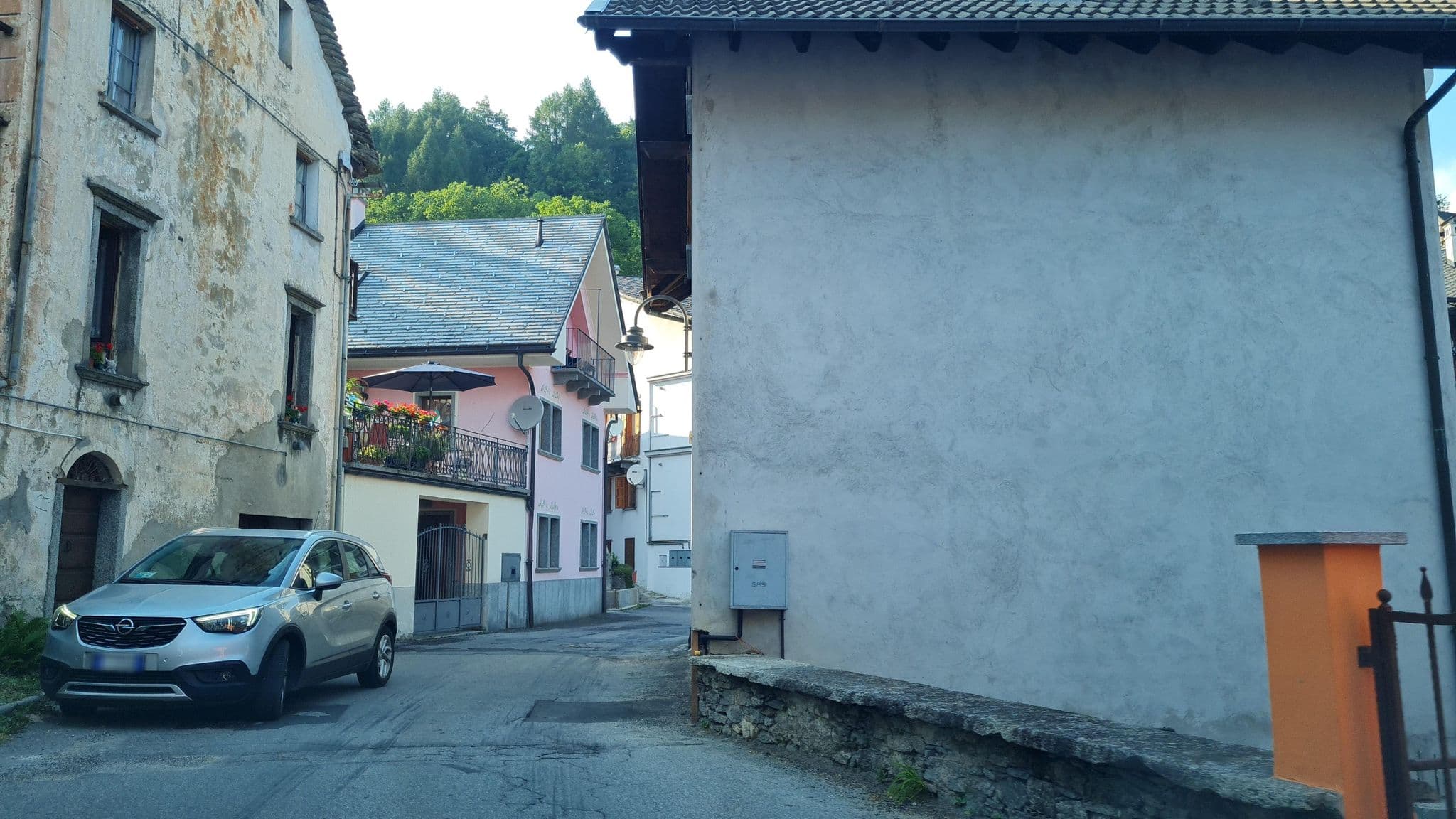 Street view near Edelweiss Facciola di Facciola Gian Marco & C. S.N, Varzo — © laniuscollurio (CC BY-SA · Mapillary)