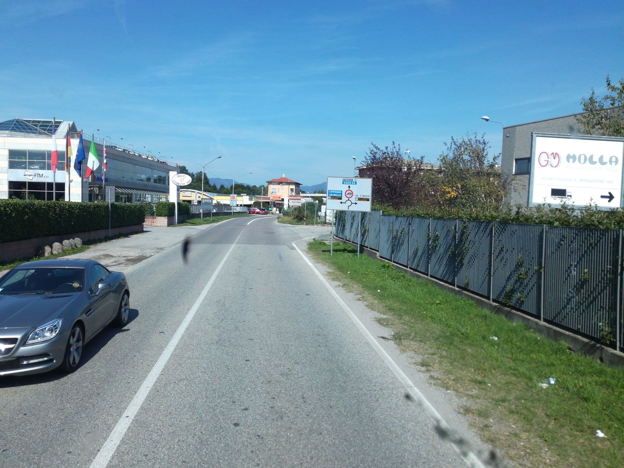 Street view near Hotel Verbano 2000, Morazzone — © klimakas (CC BY-SA · Mapillary)