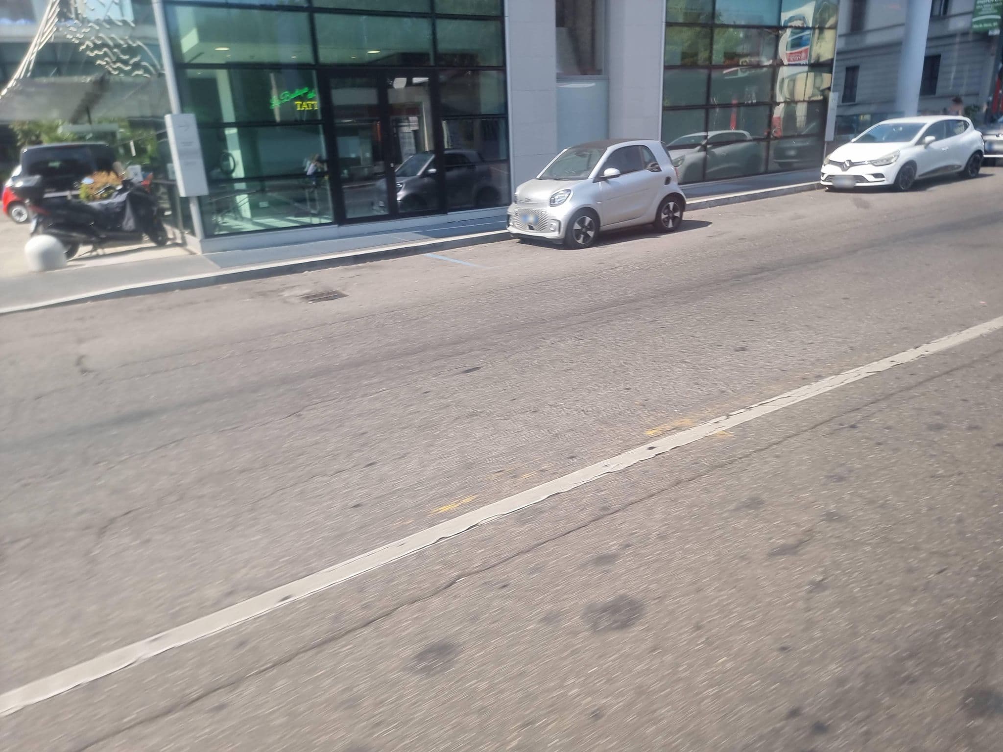 Street view near Torre Galfa Milano Luxury Apartments | UNA Esperienze, Brera — © mapfool (CC BY-SA · Mapillary)