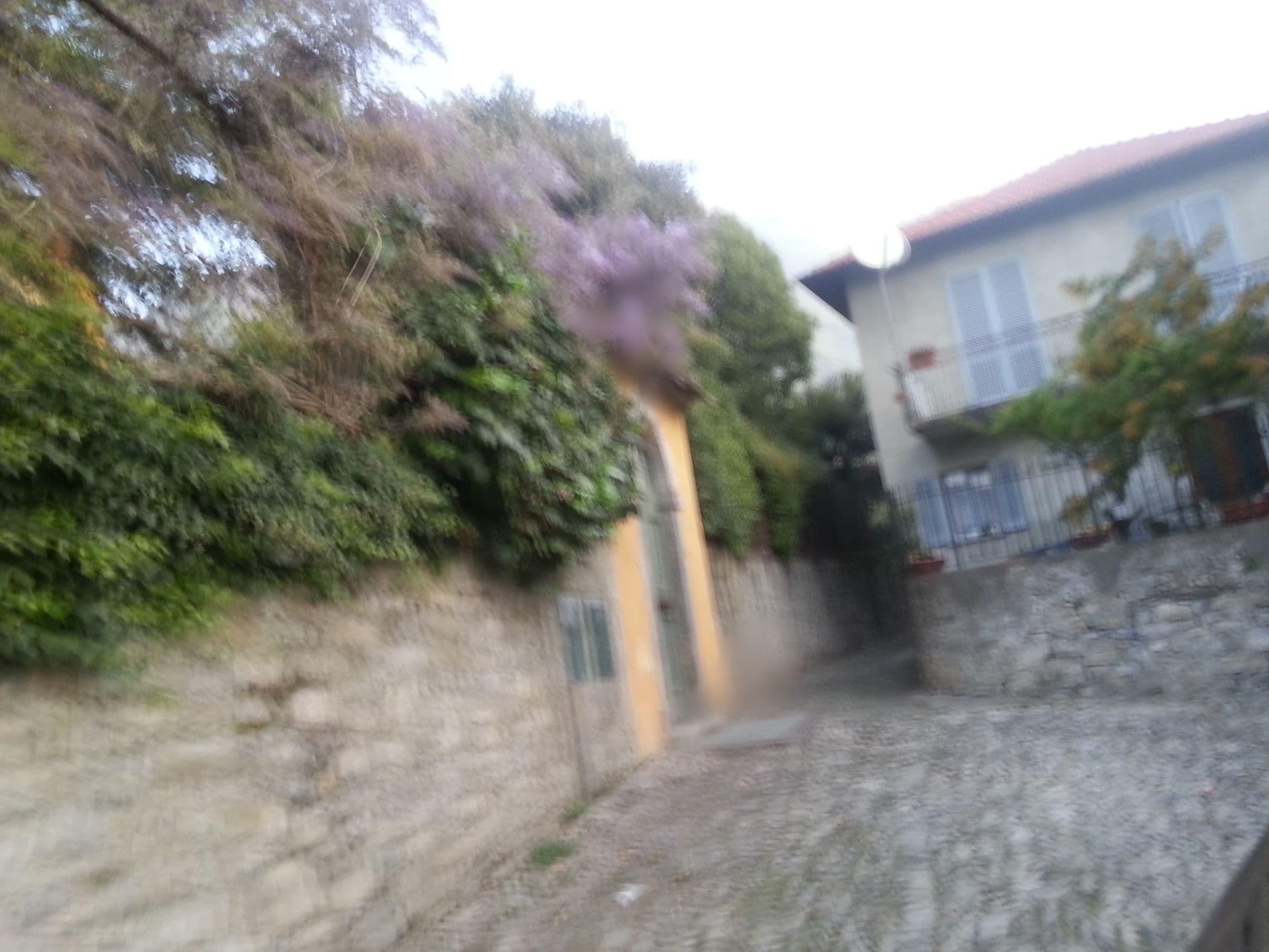 Street view near Villa dei Poeti, Lenno — © kaitu (CC BY-SA · Mapillary)