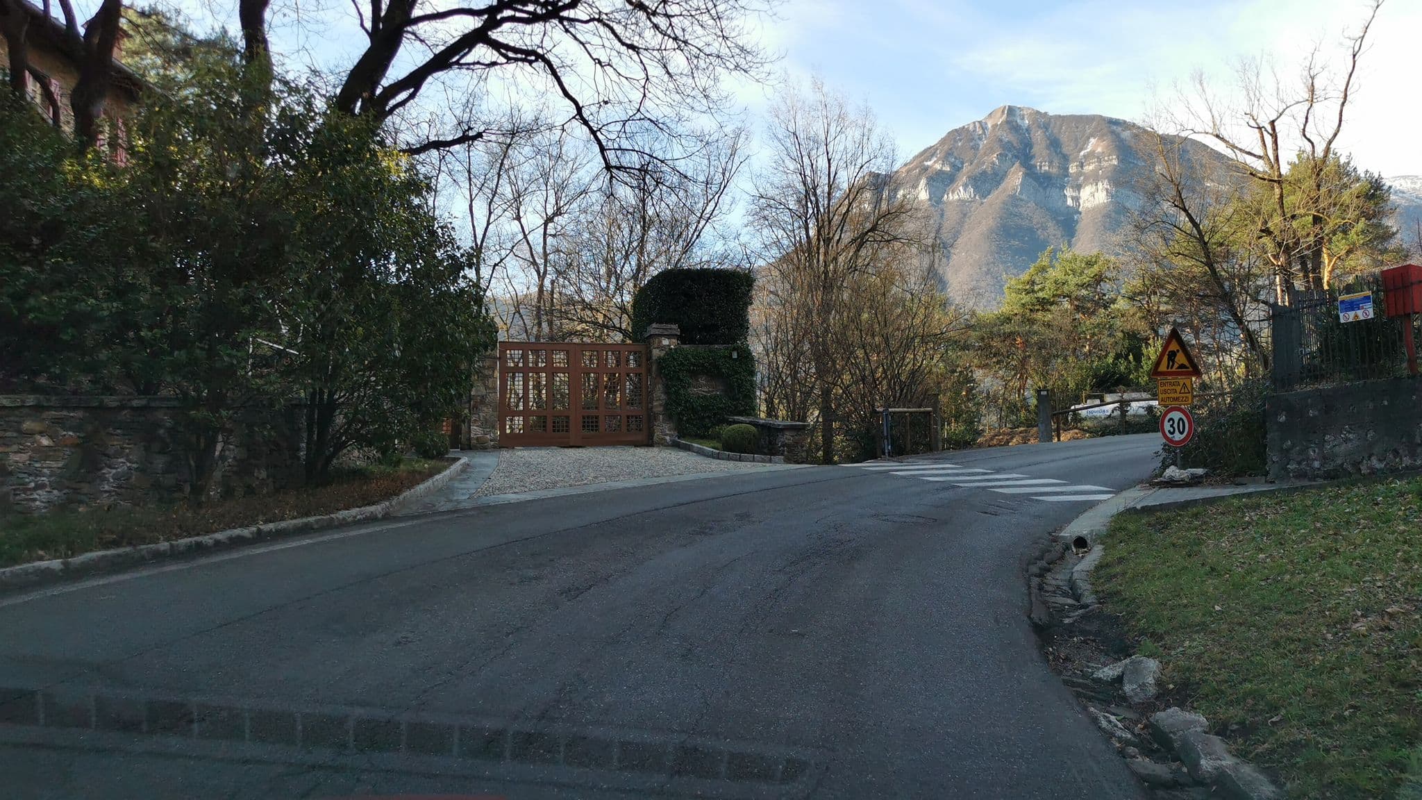 Street view near Residence Le Terrazze, Menaggio — © kaitu (CC BY-SA · Mapillary)