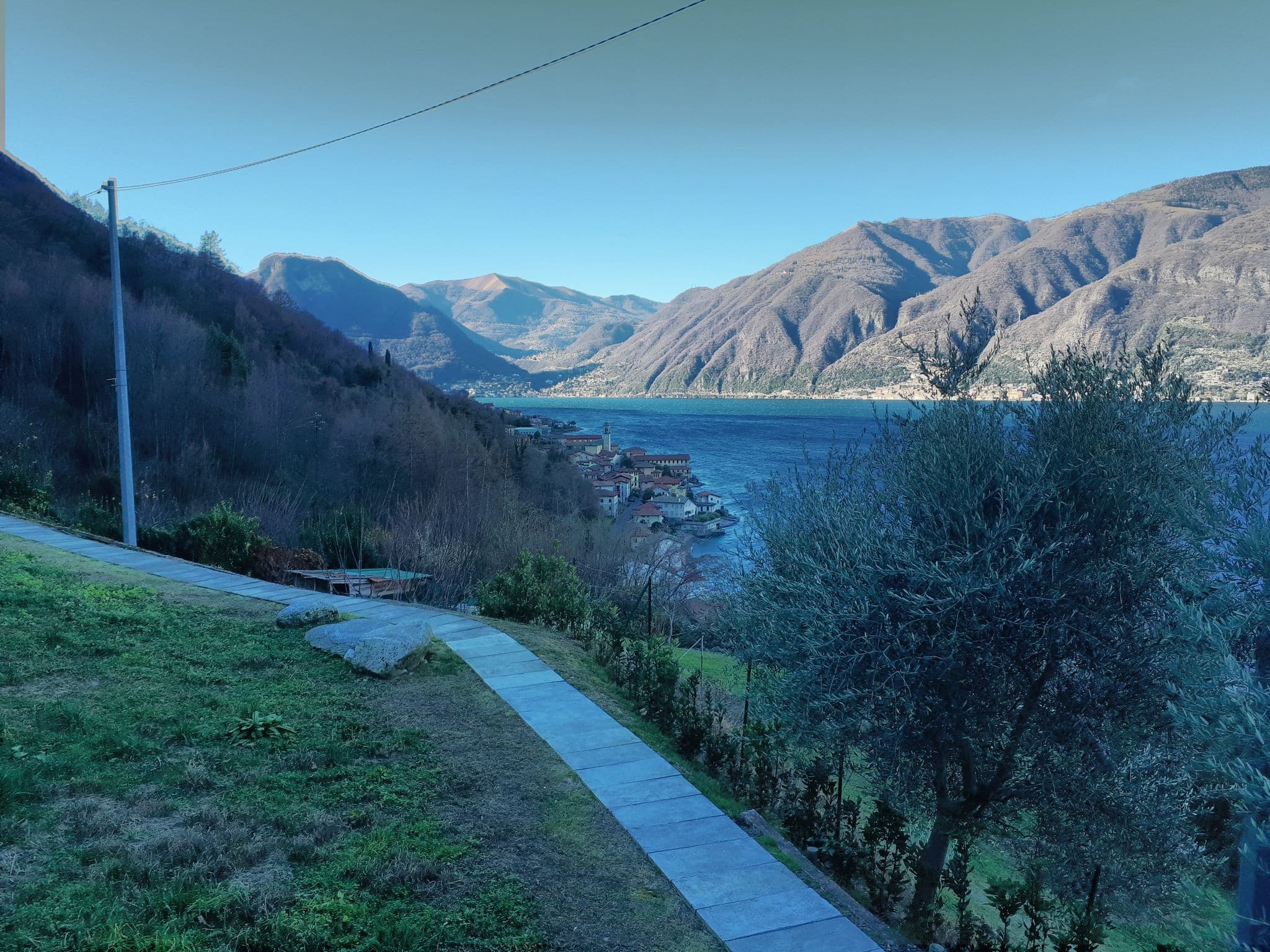 Street view near Villa Rosch, Lezzeno — © kaitu (CC BY-SA · Mapillary)