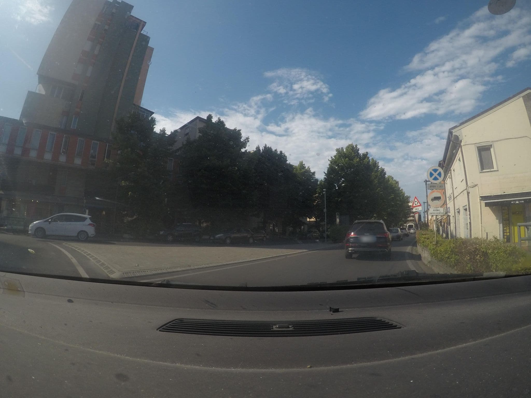 Street view near Fratelli Cantarelli di Cantarelli Pier Paolo e C. SNC, Massa — © cxc (CC BY-SA · Mapillary)