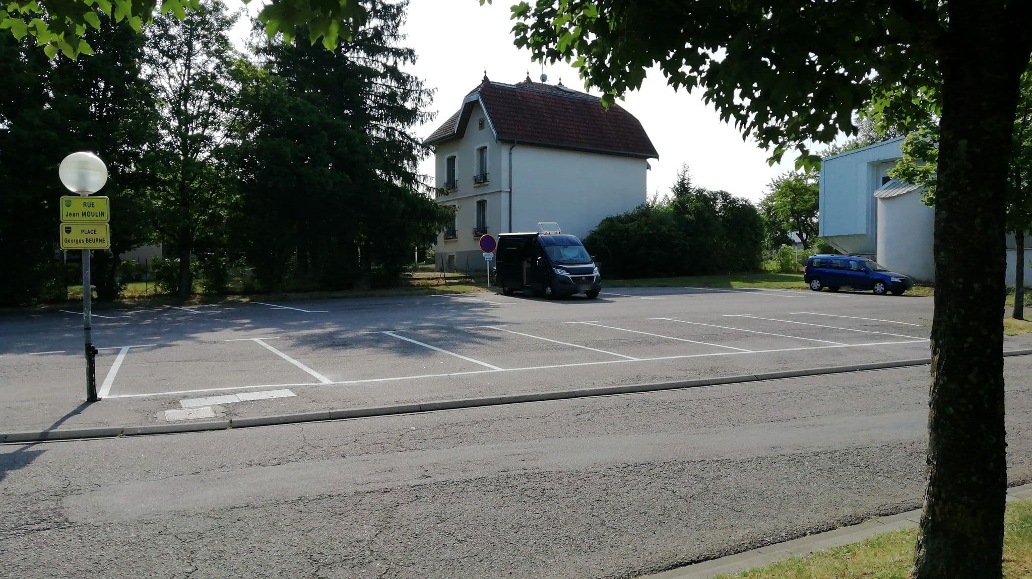 Street view near Aire de camping-cars de Contrexéville, Contrexéville — © fischtown (CC BY-SA · Mapillary)