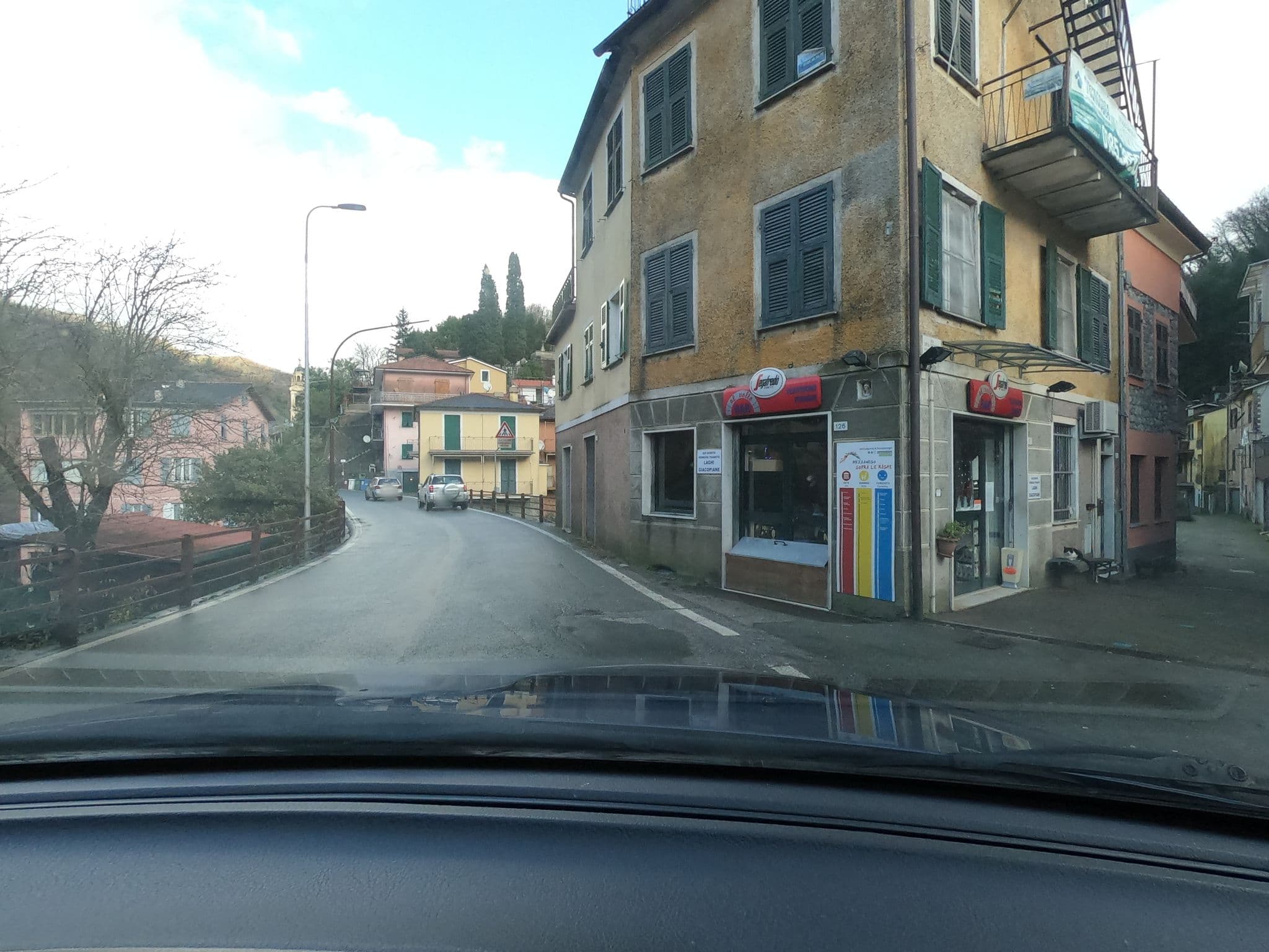 Street view near I Tre Ponti, Mezzanego — © lorenzostucchi (CC BY-SA · Mapillary)