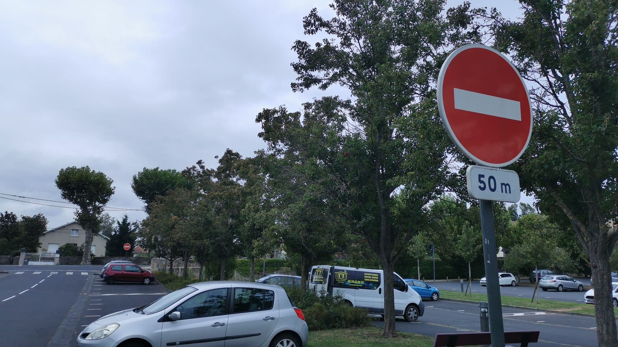Street view near Aire de stationnement de camping-car Brioude, Brioude — © bernardvoyageur (CC BY-SA · Mapillary)