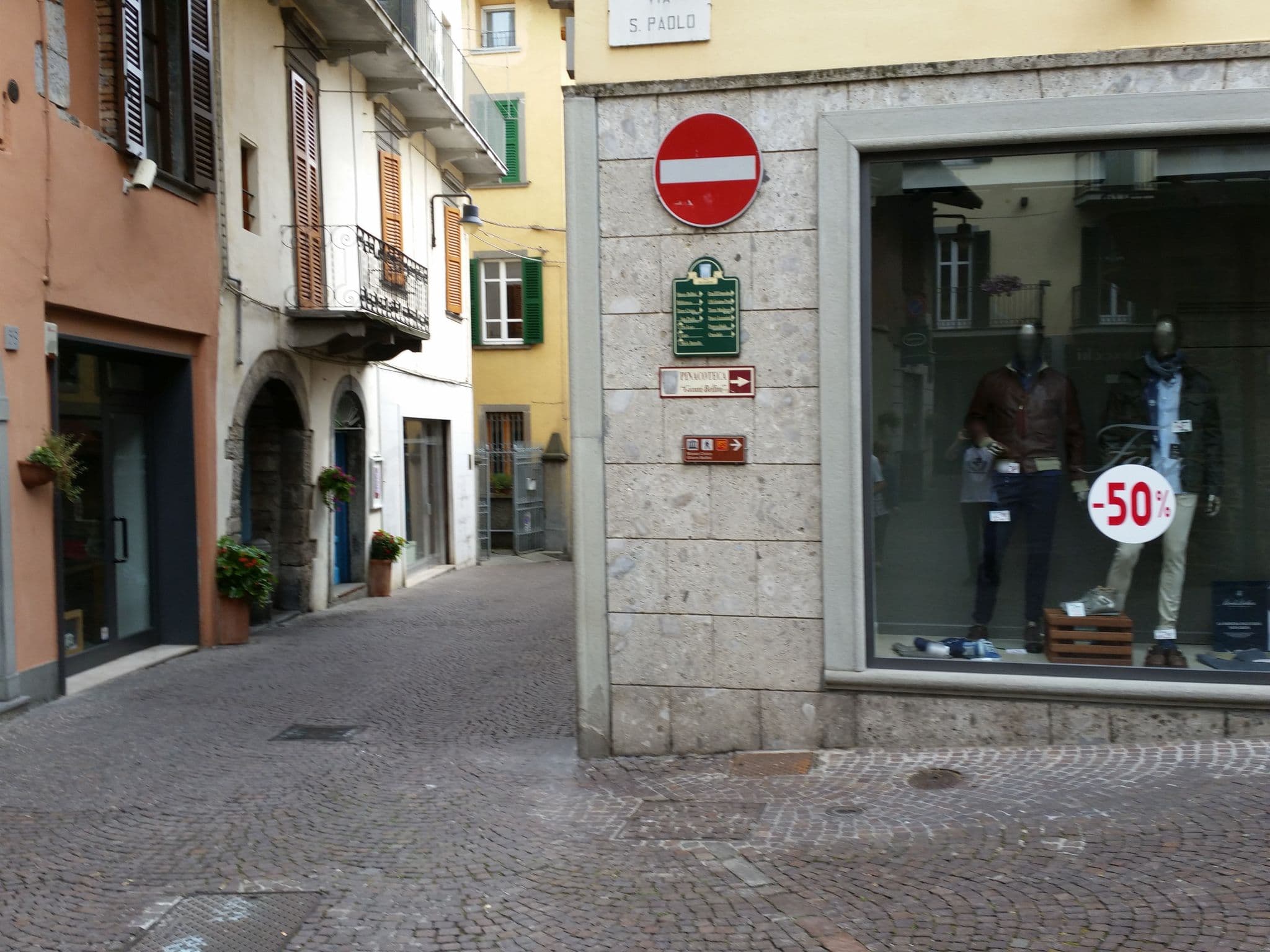 Street view near Residence Buelli e Dintorni, Sarnico — © baliano (CC BY-SA · Mapillary)