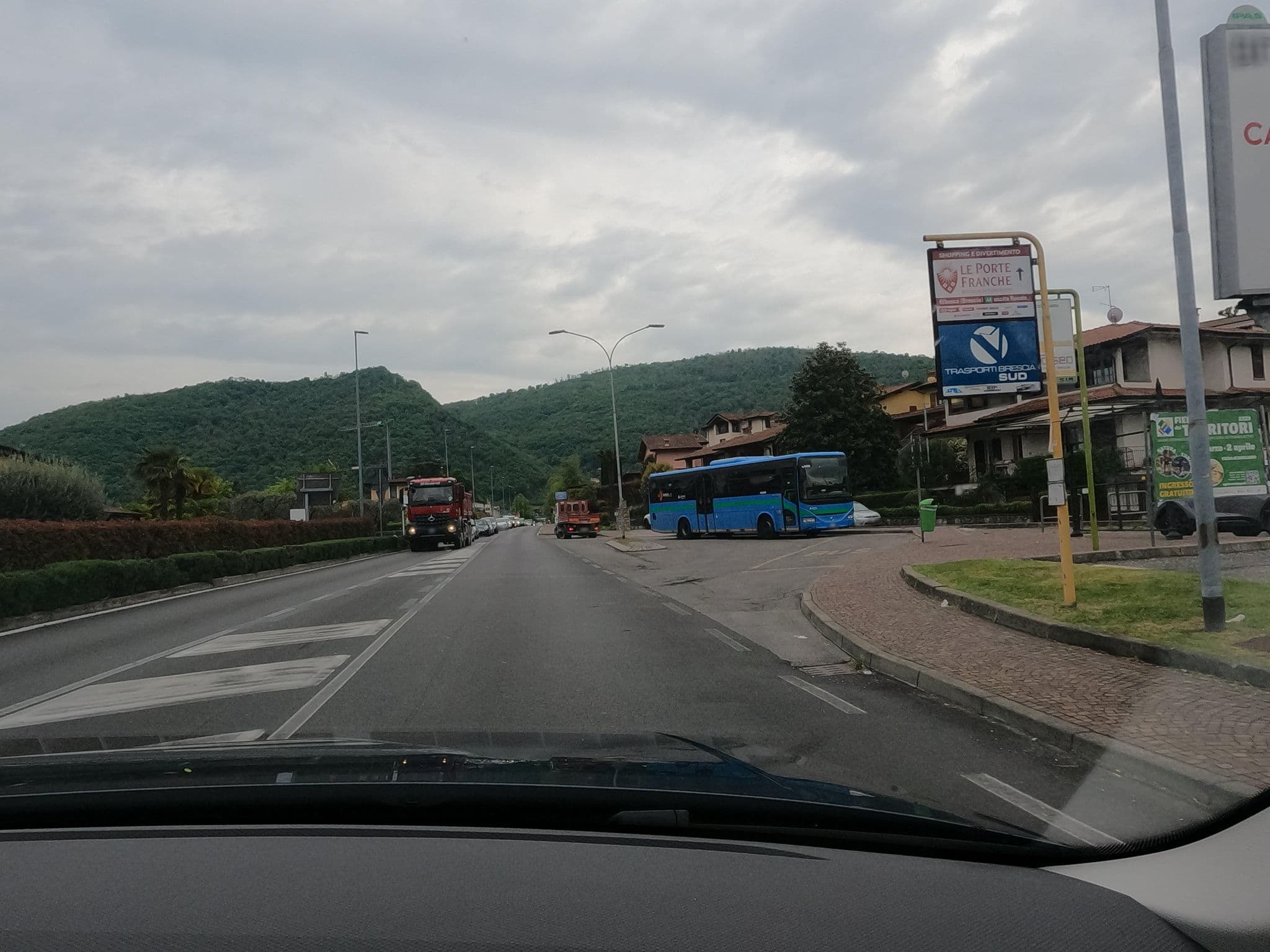 Street view near Albergo - Hotel Ulivi - B&B Lago D'Iseo - Franciacorta, Paratico — © borovac (CC BY-SA · Mapillary)
