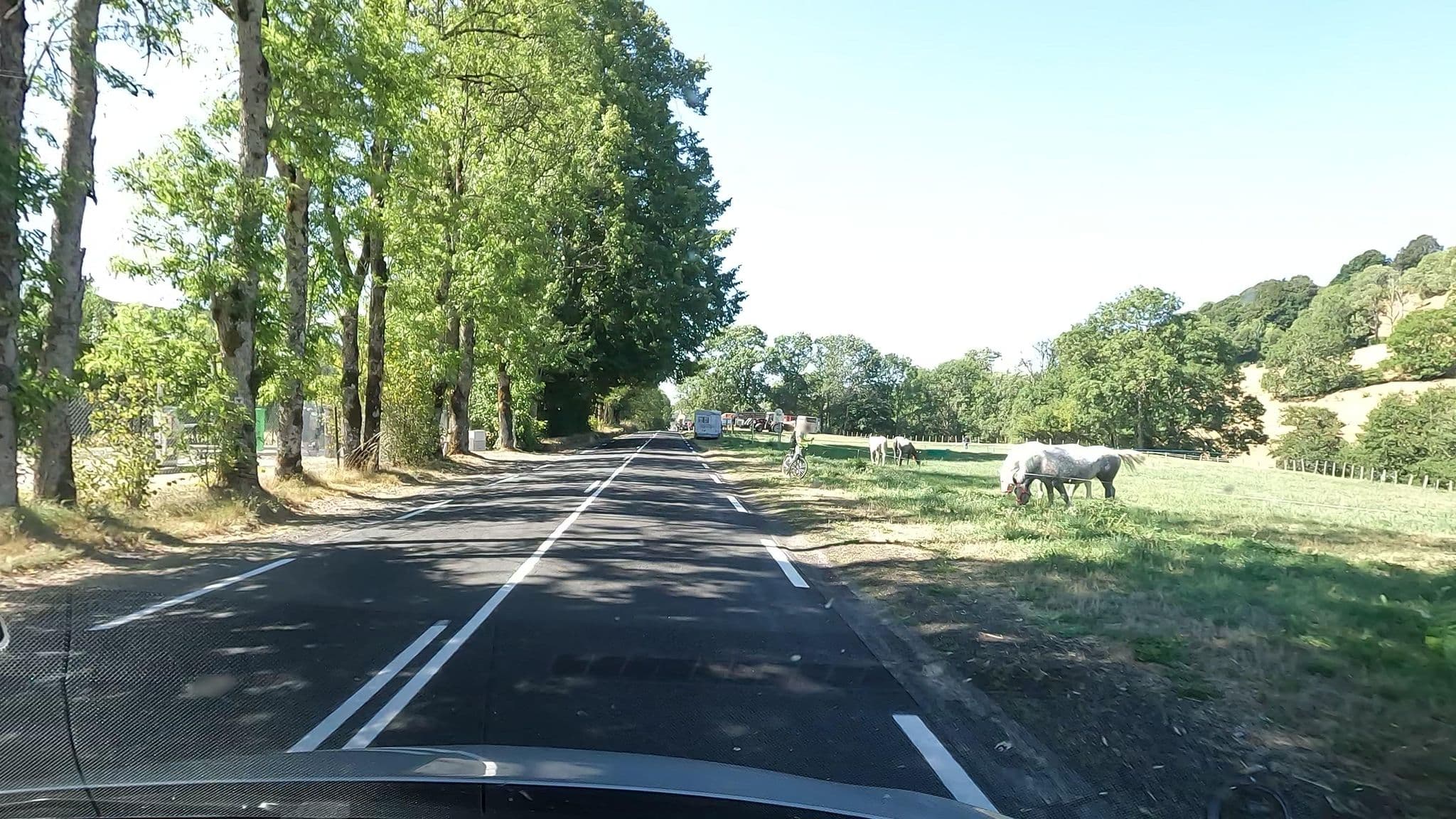Street view near Aire de camping-car d'Égliseneuve-d'Entraigues, Condat — © vinisa (CC BY-SA · Mapillary)