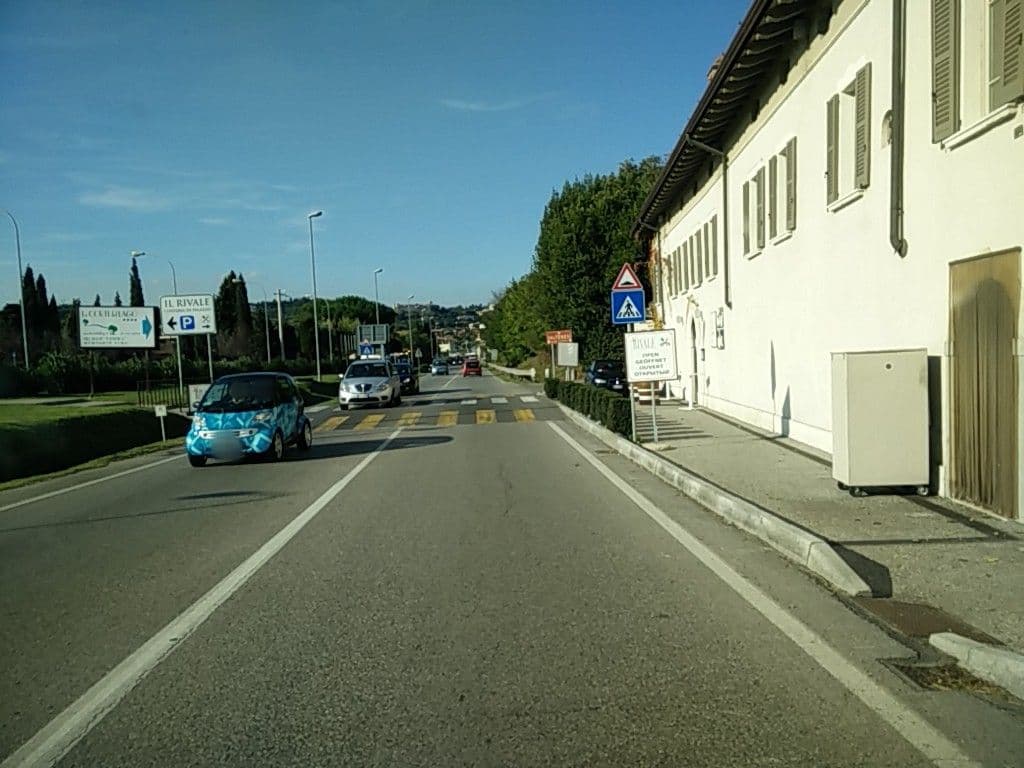 Street view near Le Corti Del Lago, Padenghe sul Garda — © joostjakob (CC BY-SA · Mapillary)