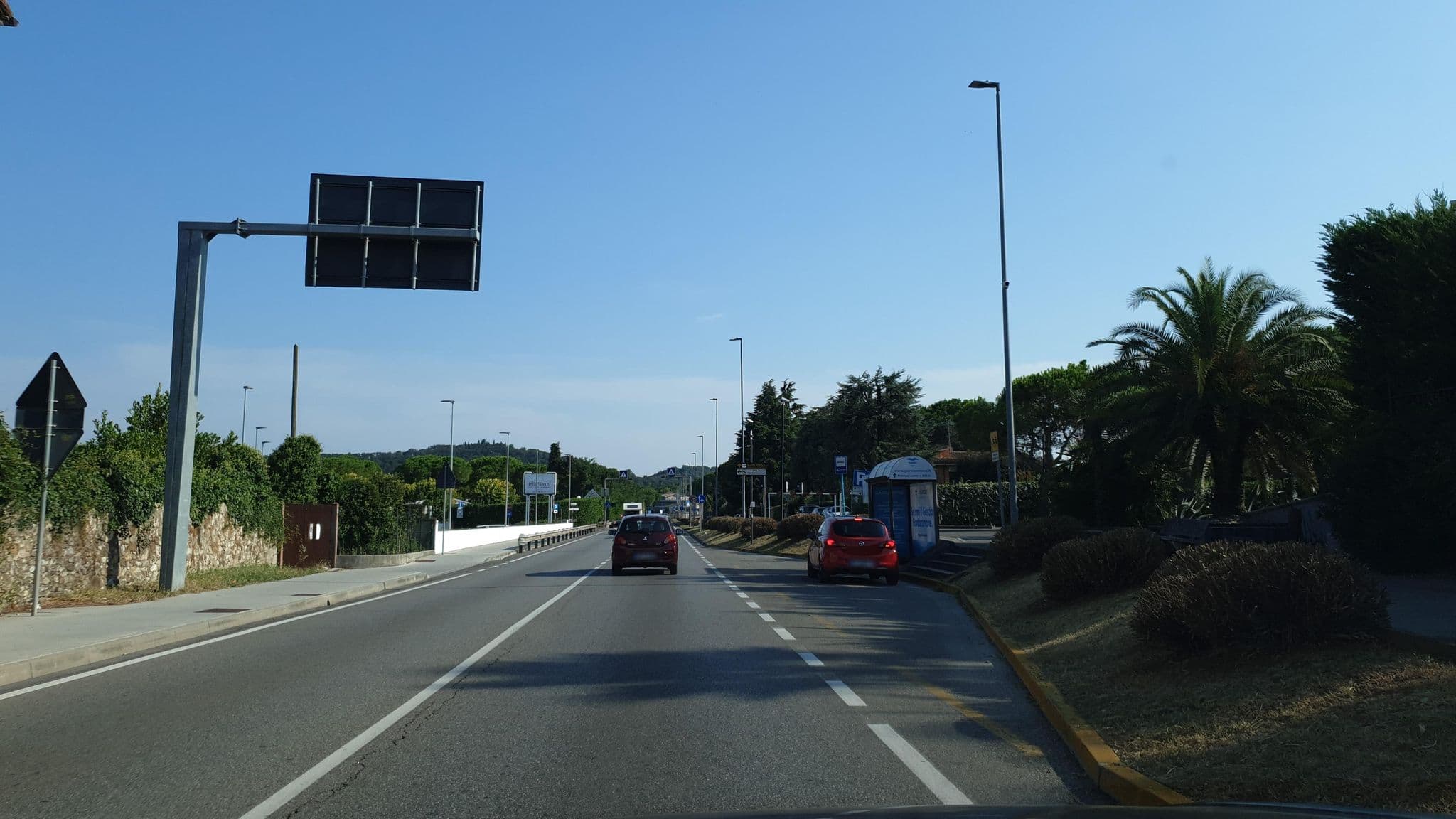 Street view near Villaggio Turistico dei Tigli, Padenghe sul Garda — © jopparn (CC BY-SA · Mapillary)