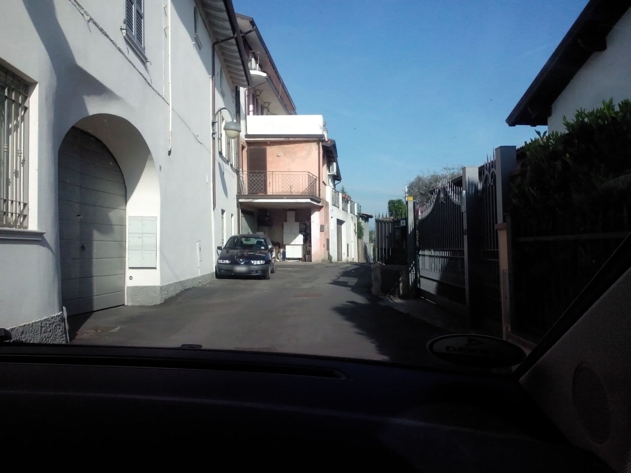 Street view near Corte Elvira, Manerba del Garda — © reisender (CC BY-SA · Mapillary)