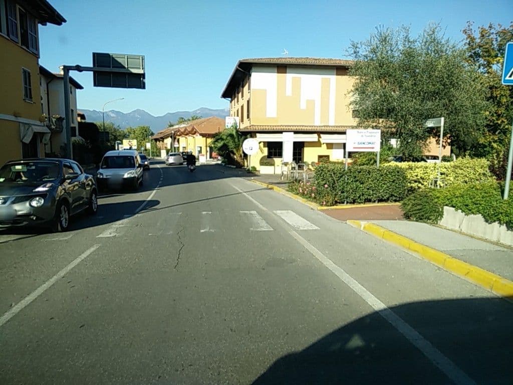 Street view near Hotel Tenesi, Manerba del Garda — © joostjakob (CC BY-SA · Mapillary)