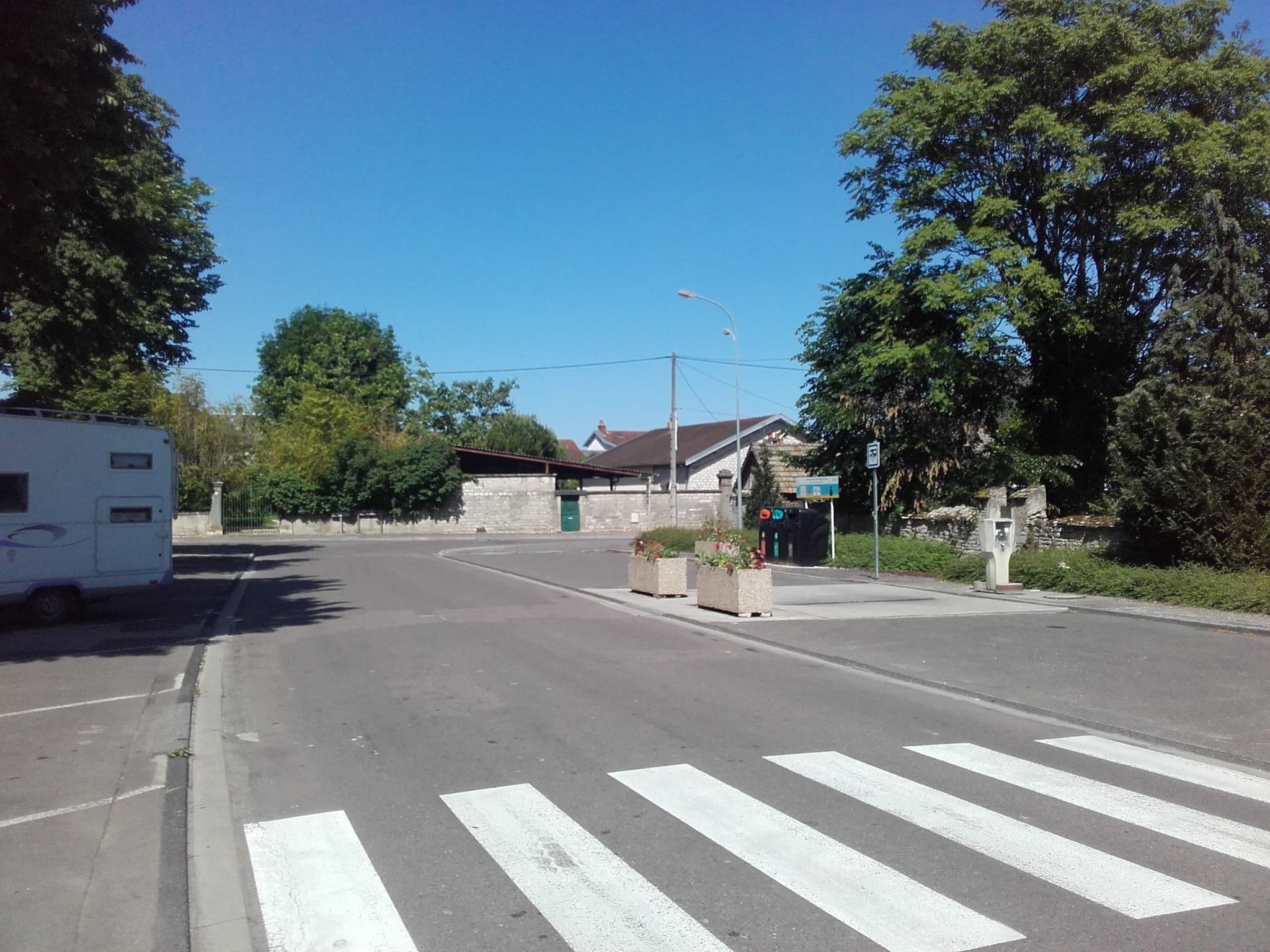 Street view near Nuits-Saint-Georges Aire, Nuits-Saint-Georges — © alexcorioze (CC BY-SA · Mapillary)