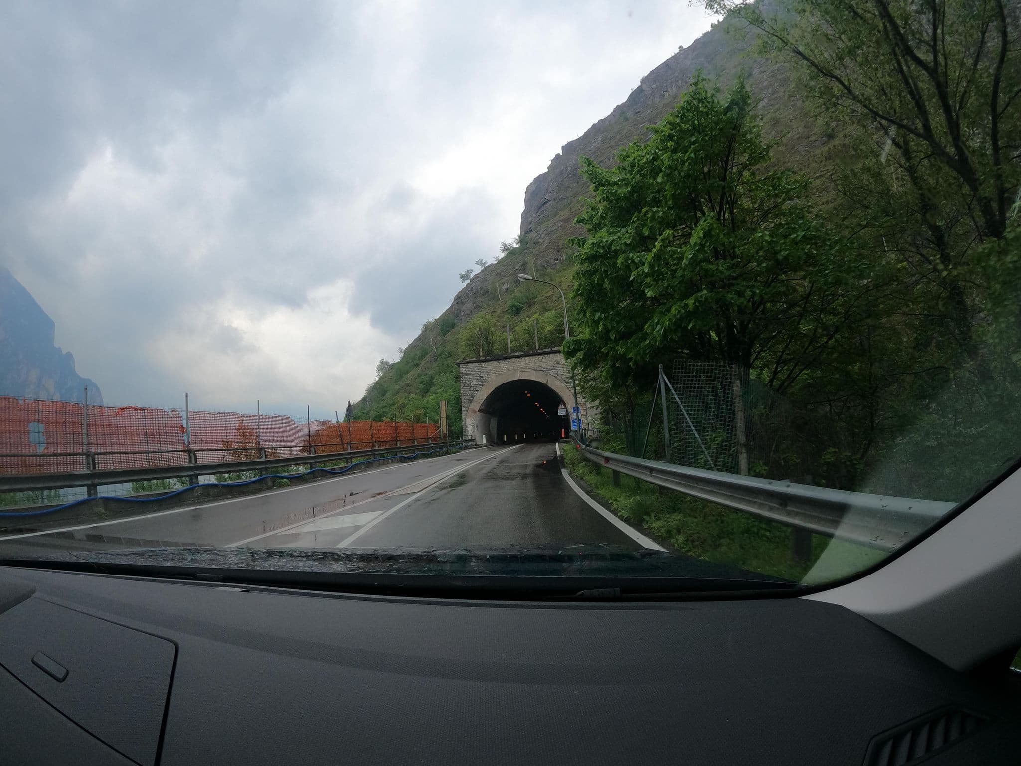 Street view near Motel Nautilus di Jost Koritnik Giuseppe, Valmadrera-Caserta — © borovac (CC BY-SA · Mapillary)
