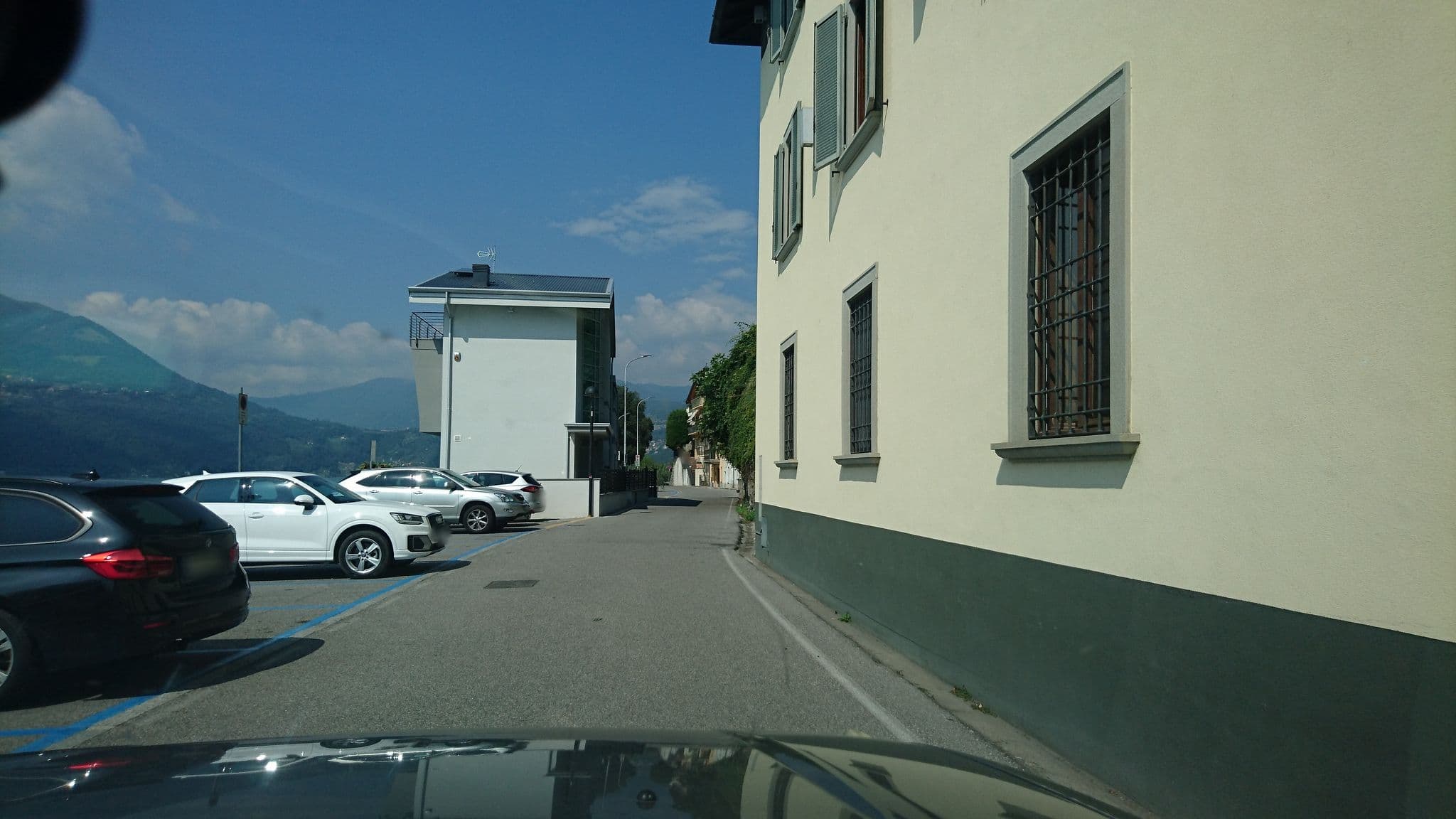 Street view near Pier On Lake, Marone — © voschix (CC BY-SA · Mapillary)